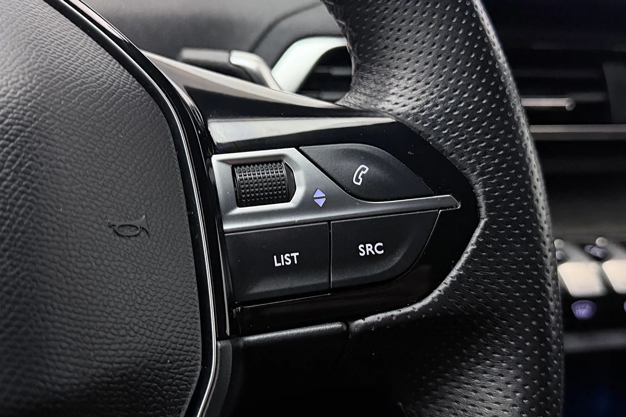 Peugeot 3008 1.2 PureTech GT Navi Kamera Cockpit Delläder MOMS – bild 18 av 27