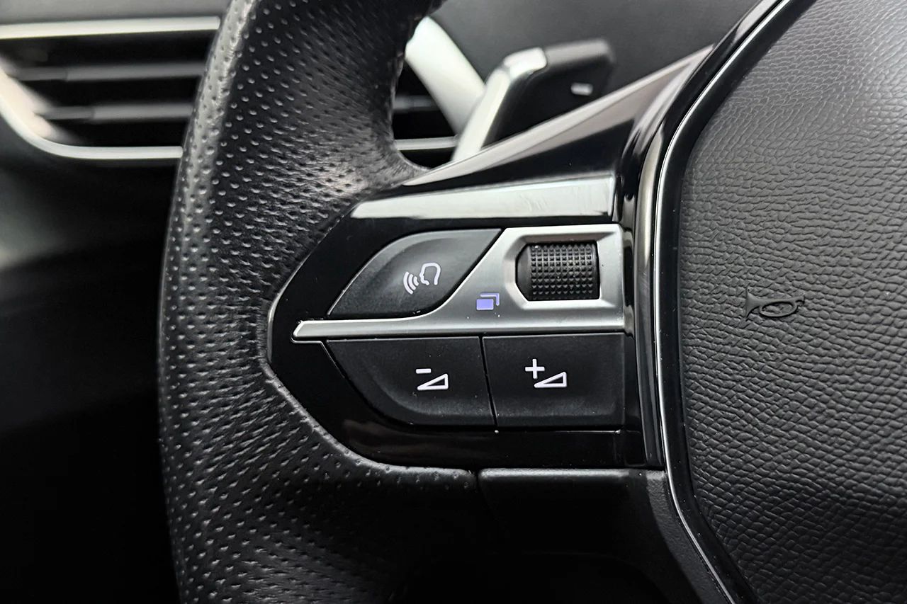 Peugeot 3008 1.2 PureTech GT Navi Kamera Cockpit Delläder MOMS – bild 17 av 27