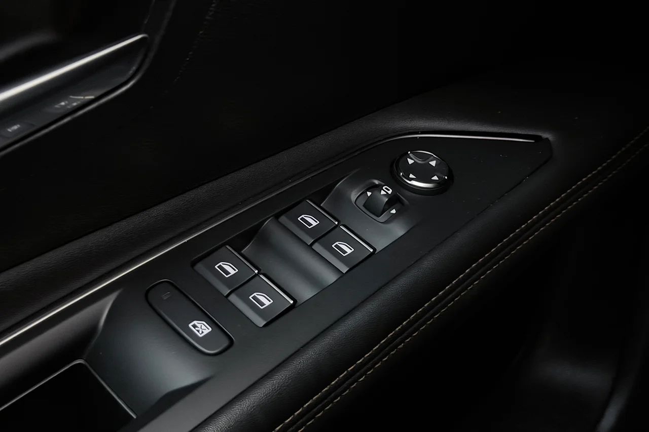 Peugeot 3008 1.2 PureTech GT Navi Kamera Cockpit Delläder MOMS – bild 26 av 27
