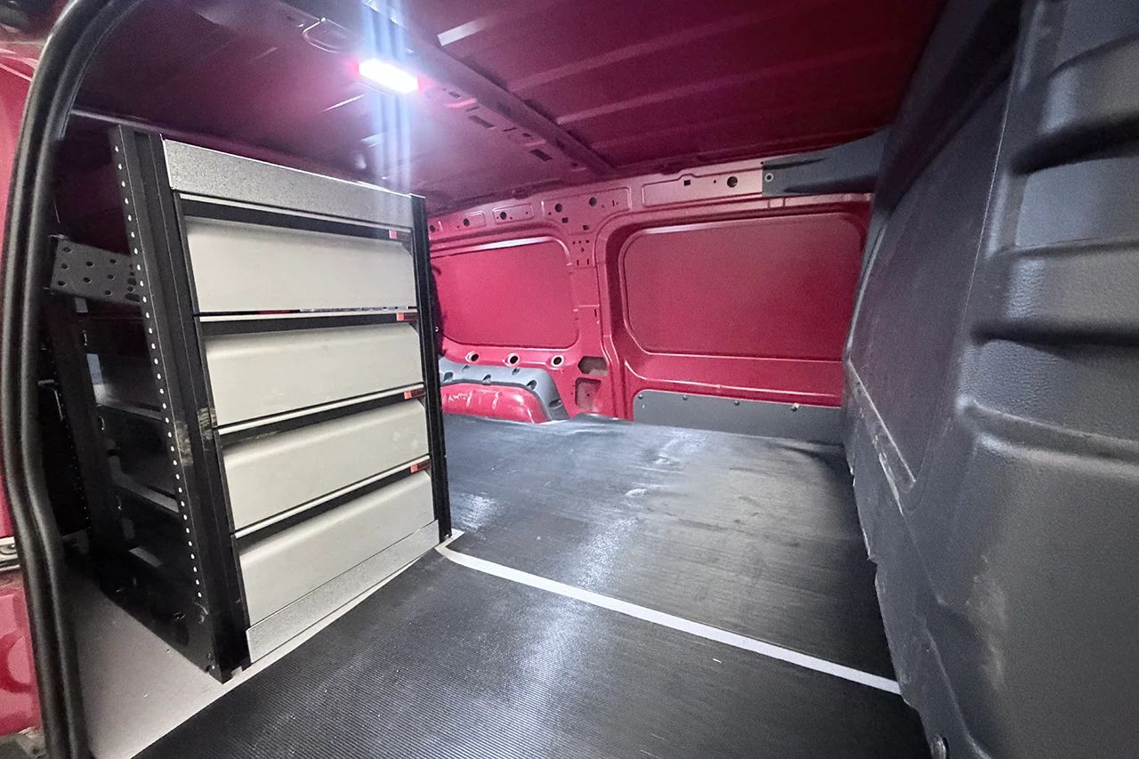 Volkswagen Caddy Maxi Cargo Maxi 1.5 TSI Aut Inredd Kamera Värmare LED-ramp MOMS – bild 11 av 29
