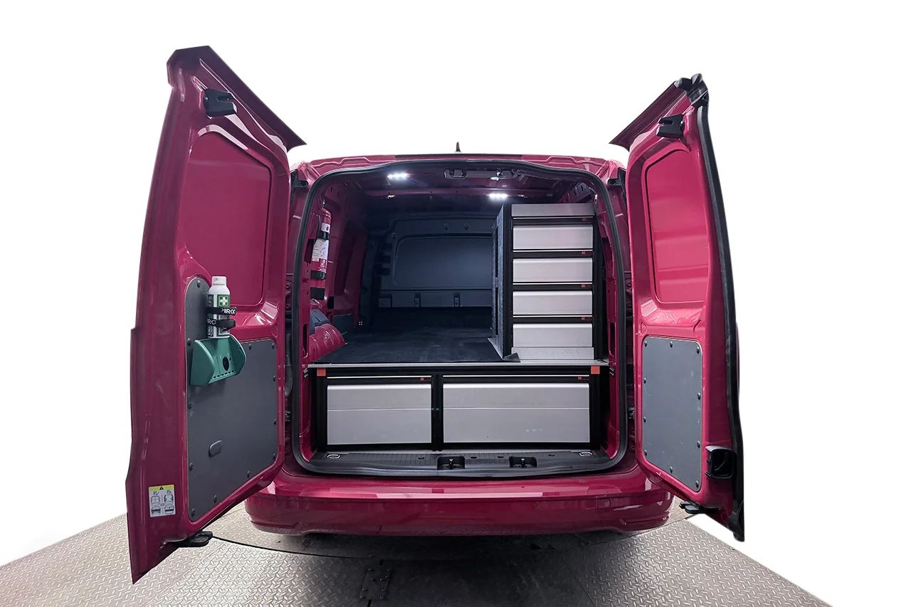 Volkswagen Caddy Maxi Cargo Maxi 1.5 TSI Aut Inredd Kamera Värmare LED-ramp MOMS – bild 7 av 29