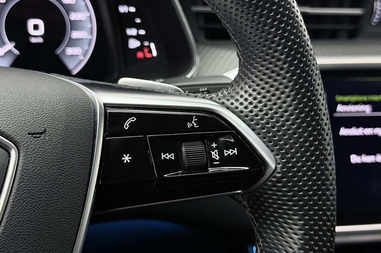 Audi A6 Sedan 55 TFSI e Q S Line Drag Matrix Navi Cockpit Stolminne 367hk – bild 21 av 35