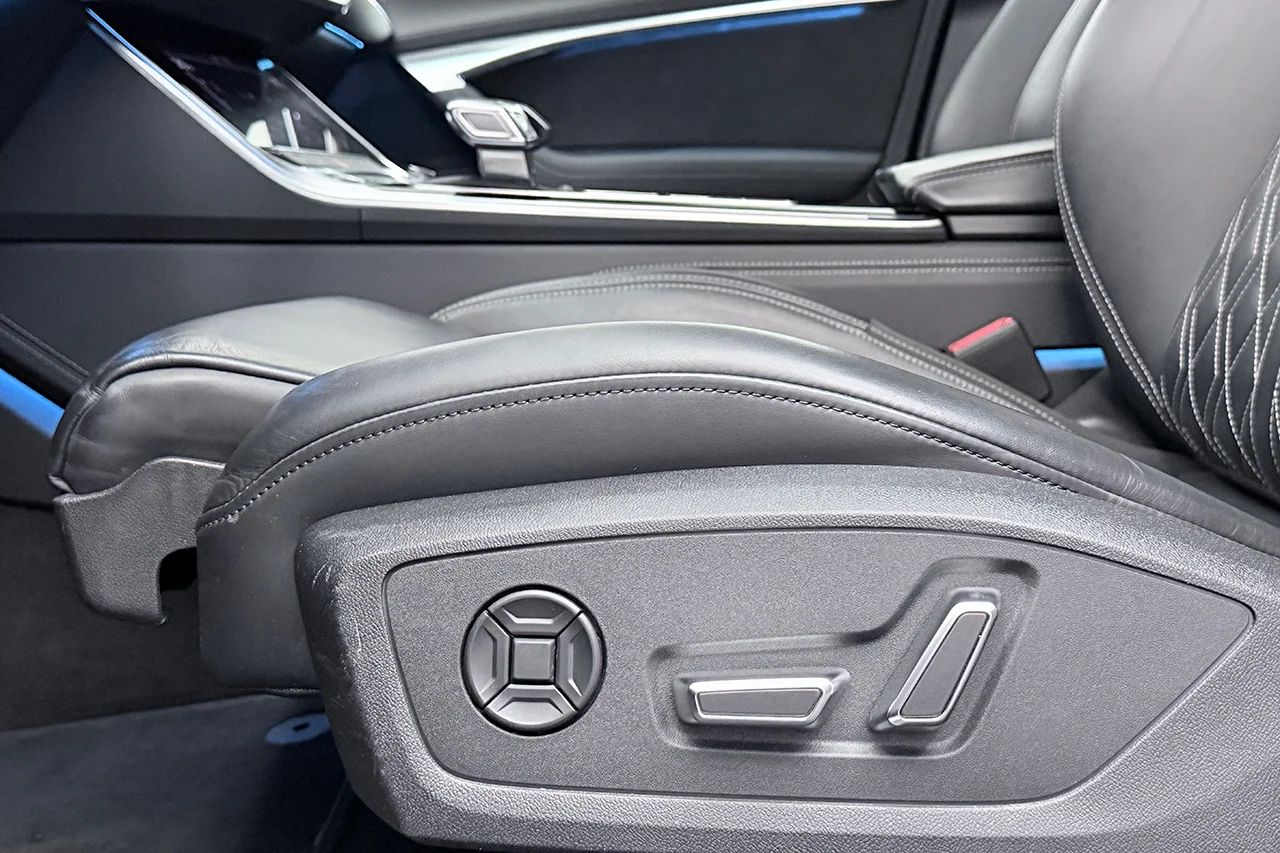 Audi A6 Sedan 55 TFSI e Q S Line Drag Matrix Navi Cockpit Stolminne 367hk – bild 12 av 35