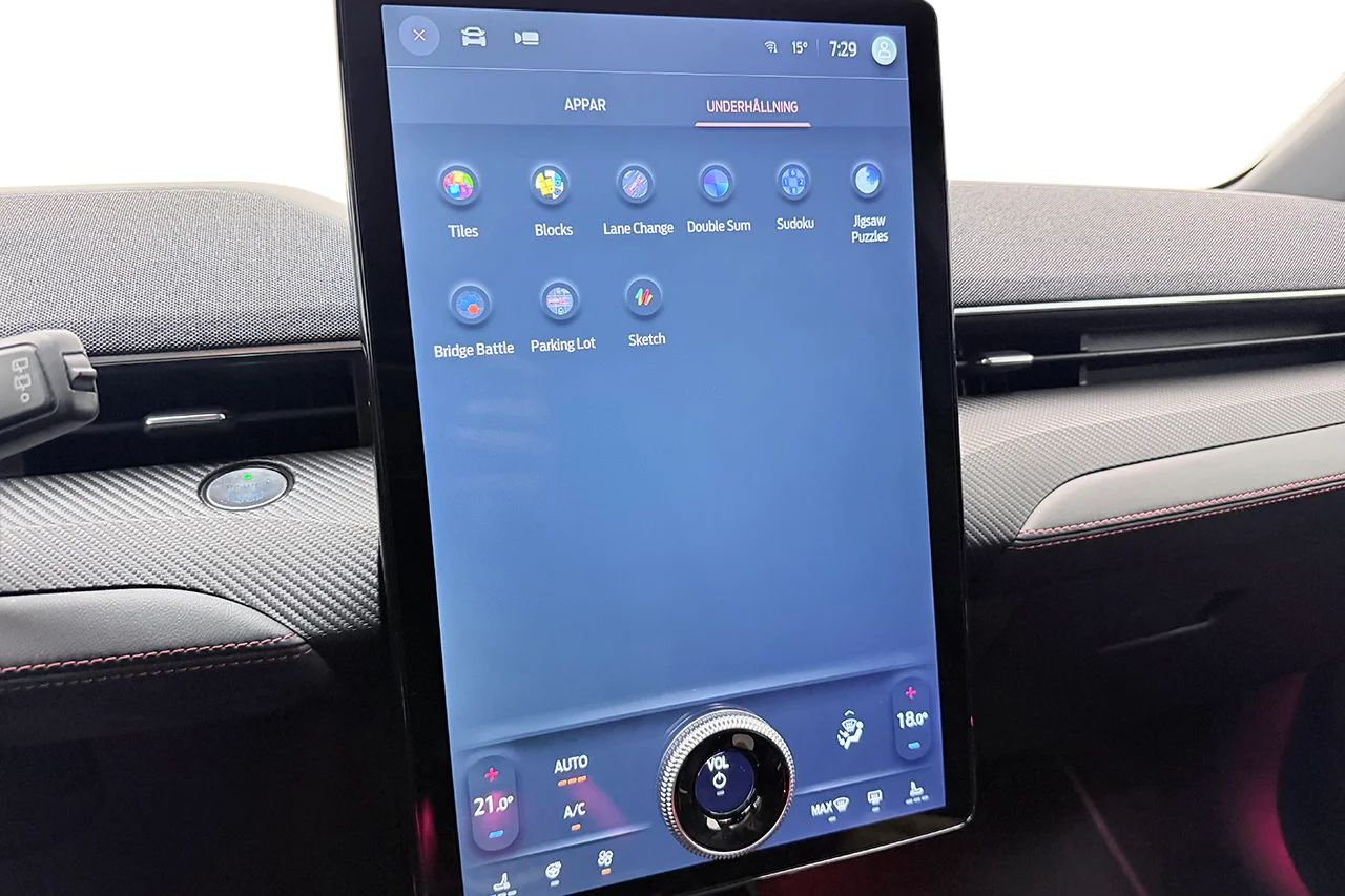 Ford Mustang Mach-E Standard AWD Pano Navi 360° Läder Stolminne B&O 269hk – bild 24 av 33