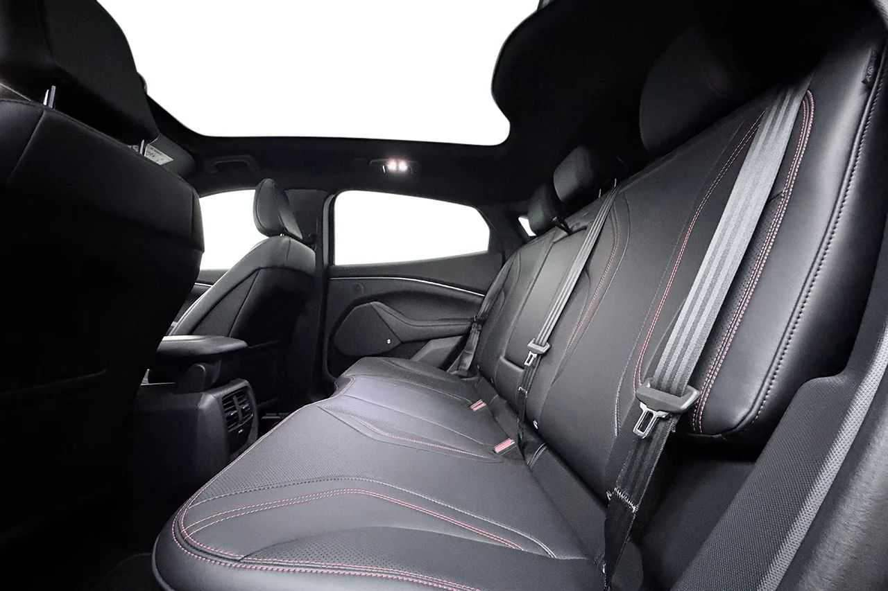 Ford Mustang Mach-E Standard AWD Pano Navi 360° Läder Stolminne B&O 269hk – bild 15 av 33