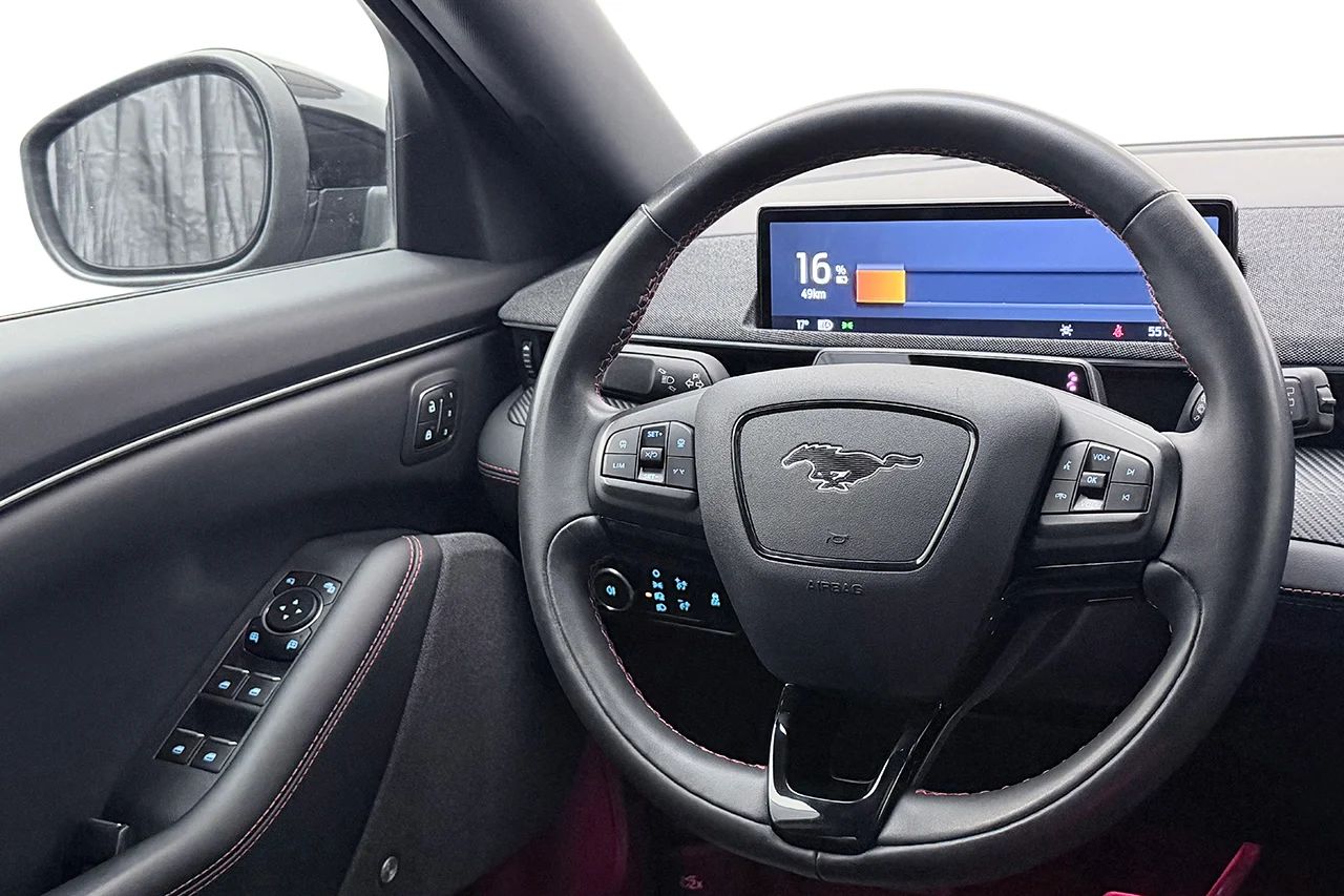 Ford Mustang Mach-E Standard AWD Pano Navi 360° Läder Stolminne B&O 269hk – bild 18 av 33