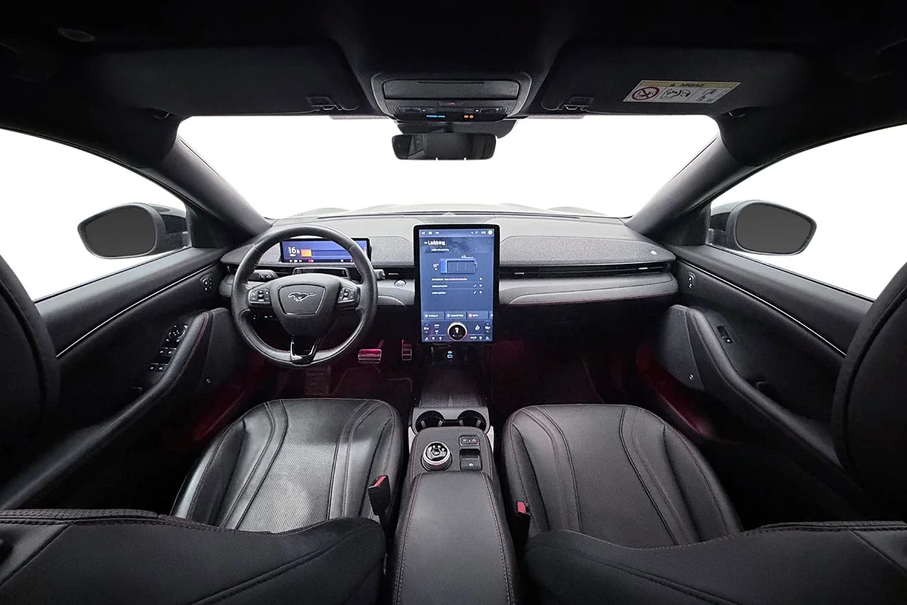 Ford Mustang Mach-E Standard AWD Pano Navi 360° Läder Stolminne B&O 269hk – bild 16 av 33