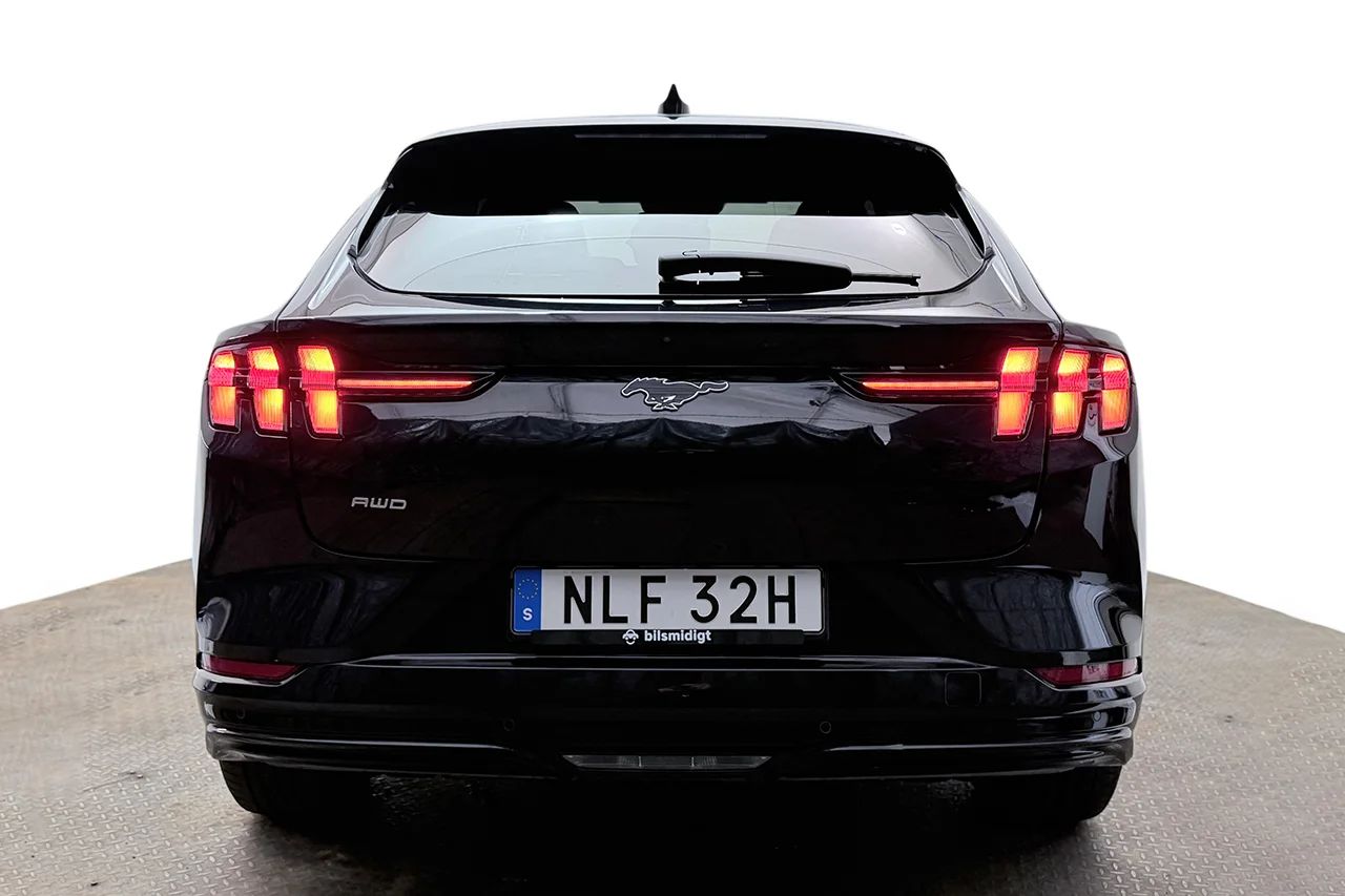Ford Mustang Mach-E Standard AWD Pano Navi 360° Läder Stolminne B&O 269hk – bild 6 av 33