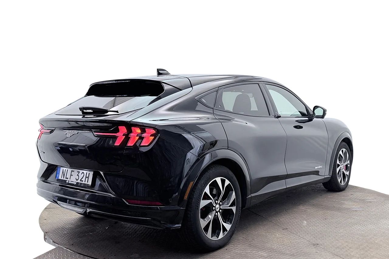 Ford Mustang Mach-E Standard AWD Pano Navi 360° Läder Stolminne B&O 269hk – bild 5 av 33