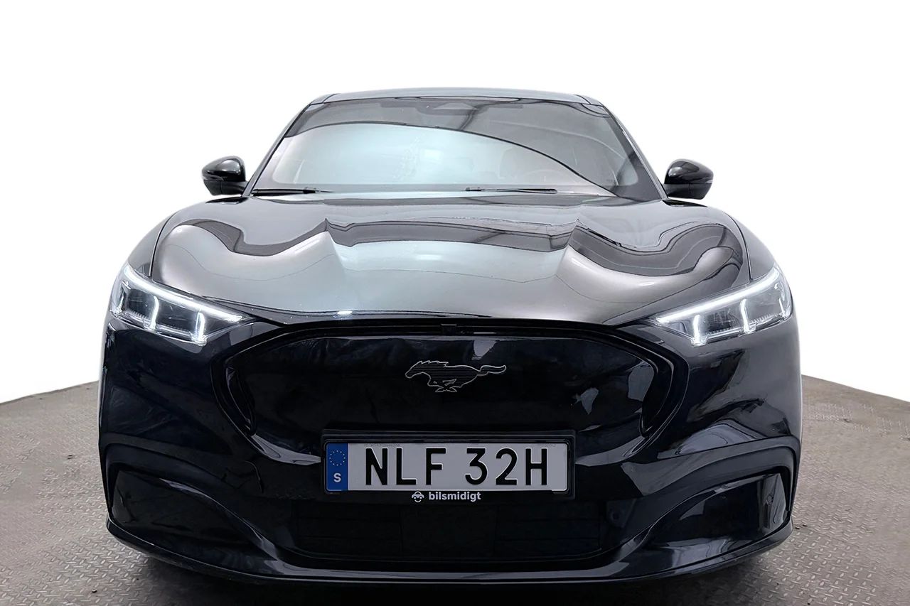 Ford Mustang Mach-E Standard AWD Pano Navi 360° Läder Stolminne B&O 269hk – bild 2 av 33
