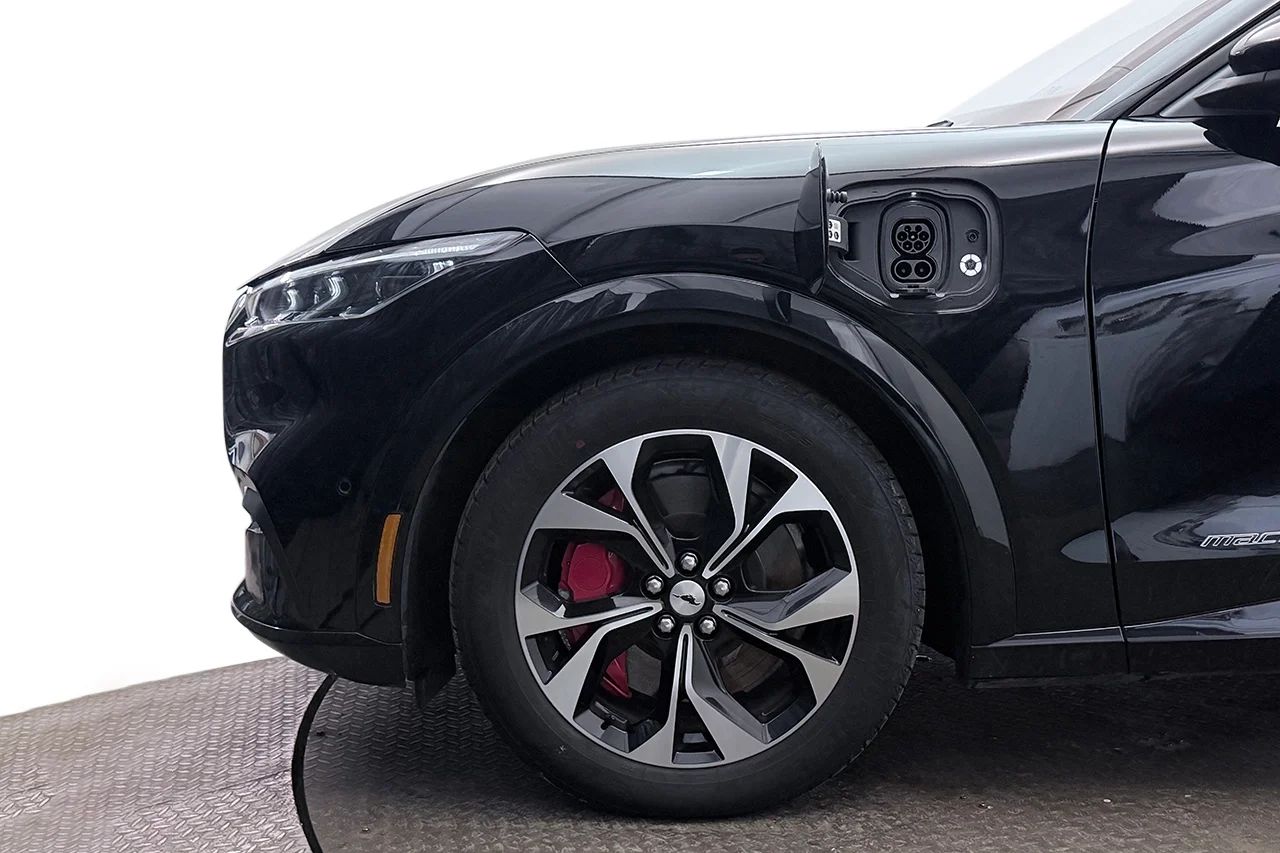 Ford Mustang Mach-E Standard AWD Pano Navi 360° Läder Stolminne B&O 269hk – bild 9 av 33