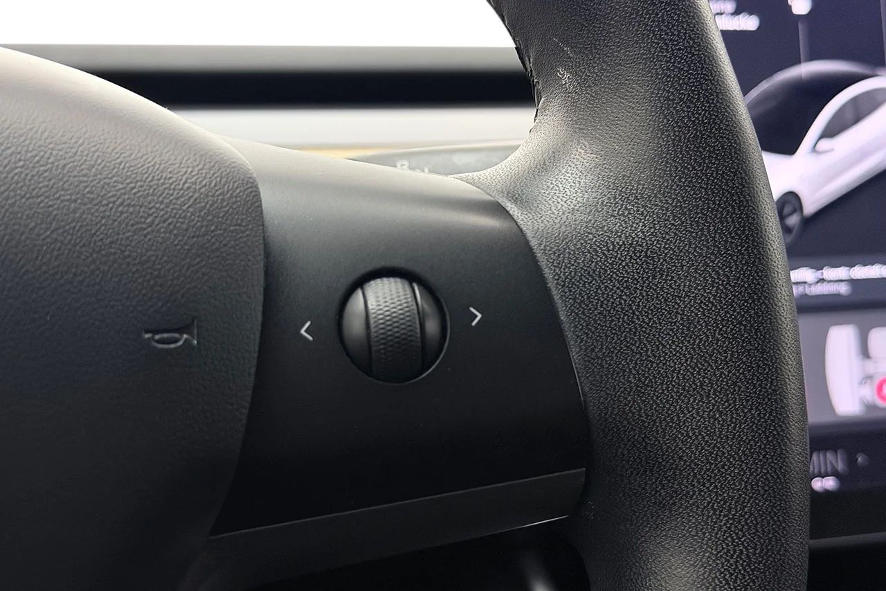Tesla Model 3 Standard Range Plus Pano Läder AI-Dator MOMS 283hk – bild 18 av 30