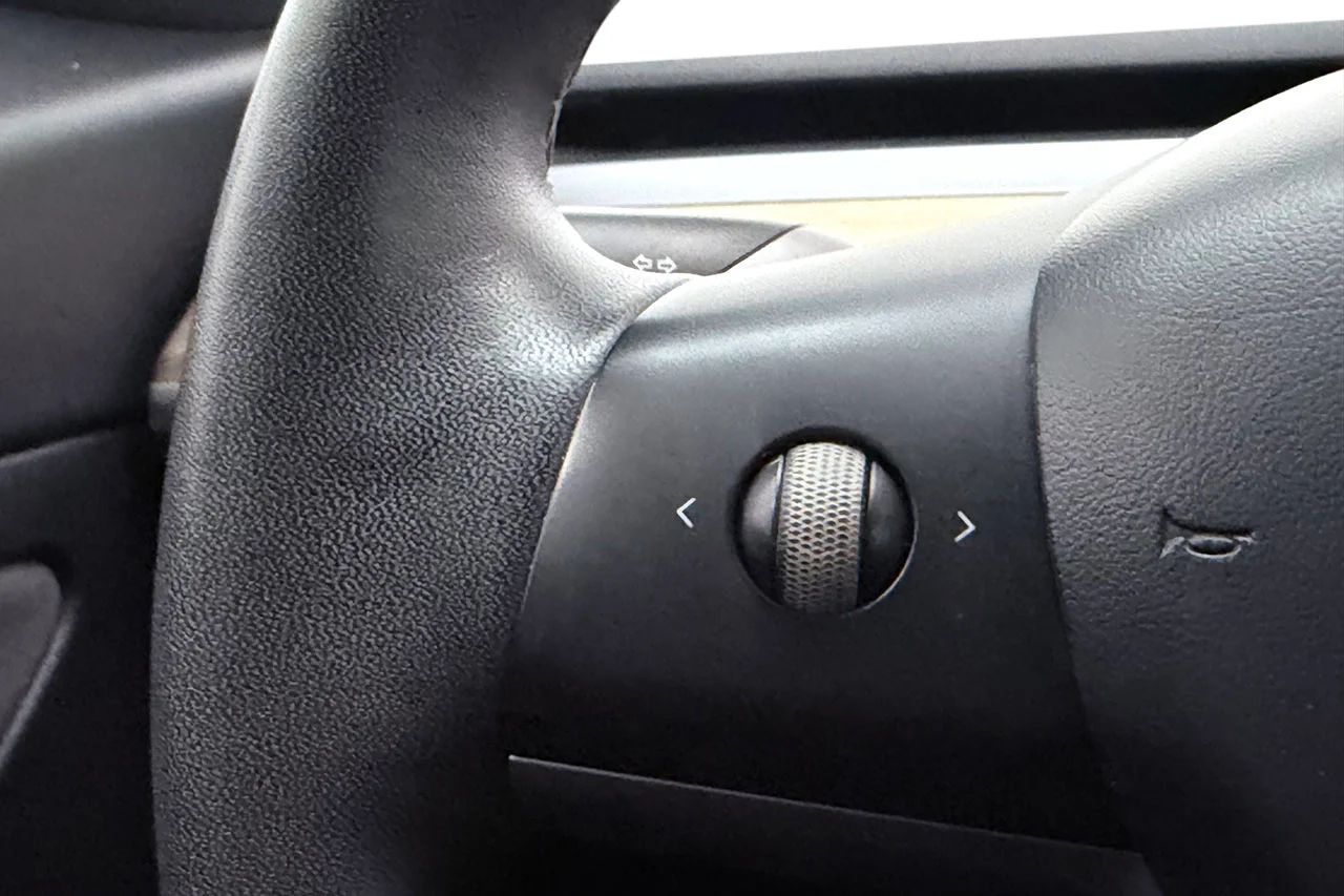 Tesla Model 3 Standard Range Plus Pano Läder AI-Dator MOMS 283hk – bild 17 av 30