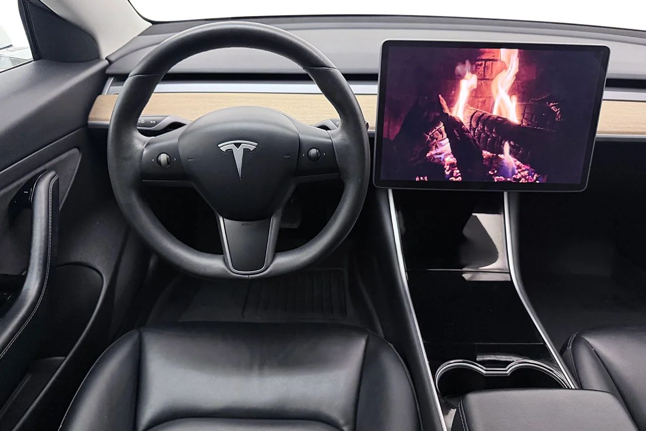 Tesla Model 3 Standard Range Plus Pano Läder AI-Dator MOMS 283hk – bild 16 av 30
