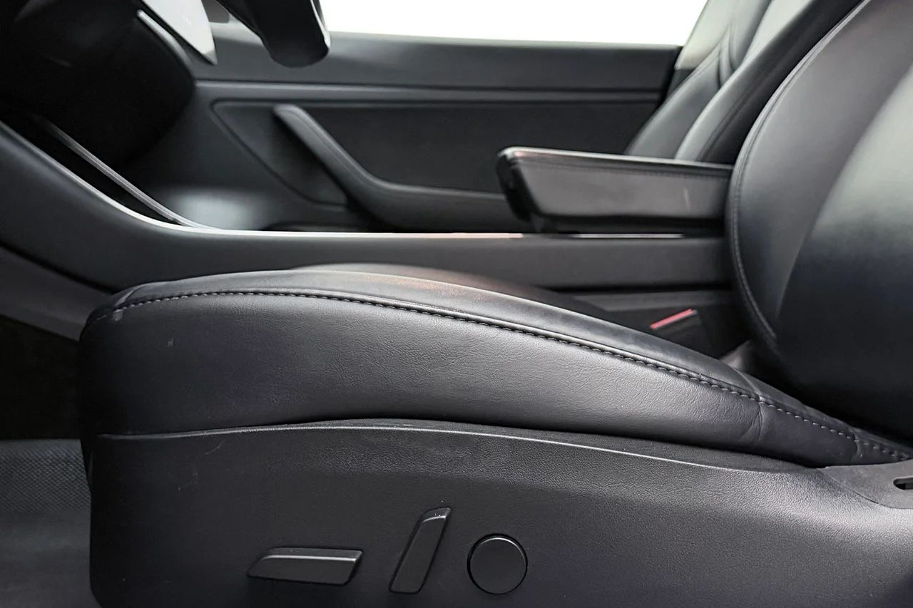 Tesla Model 3 Standard Range Plus Pano Läder AI-Dator MOMS 283hk – bild 12 av 30