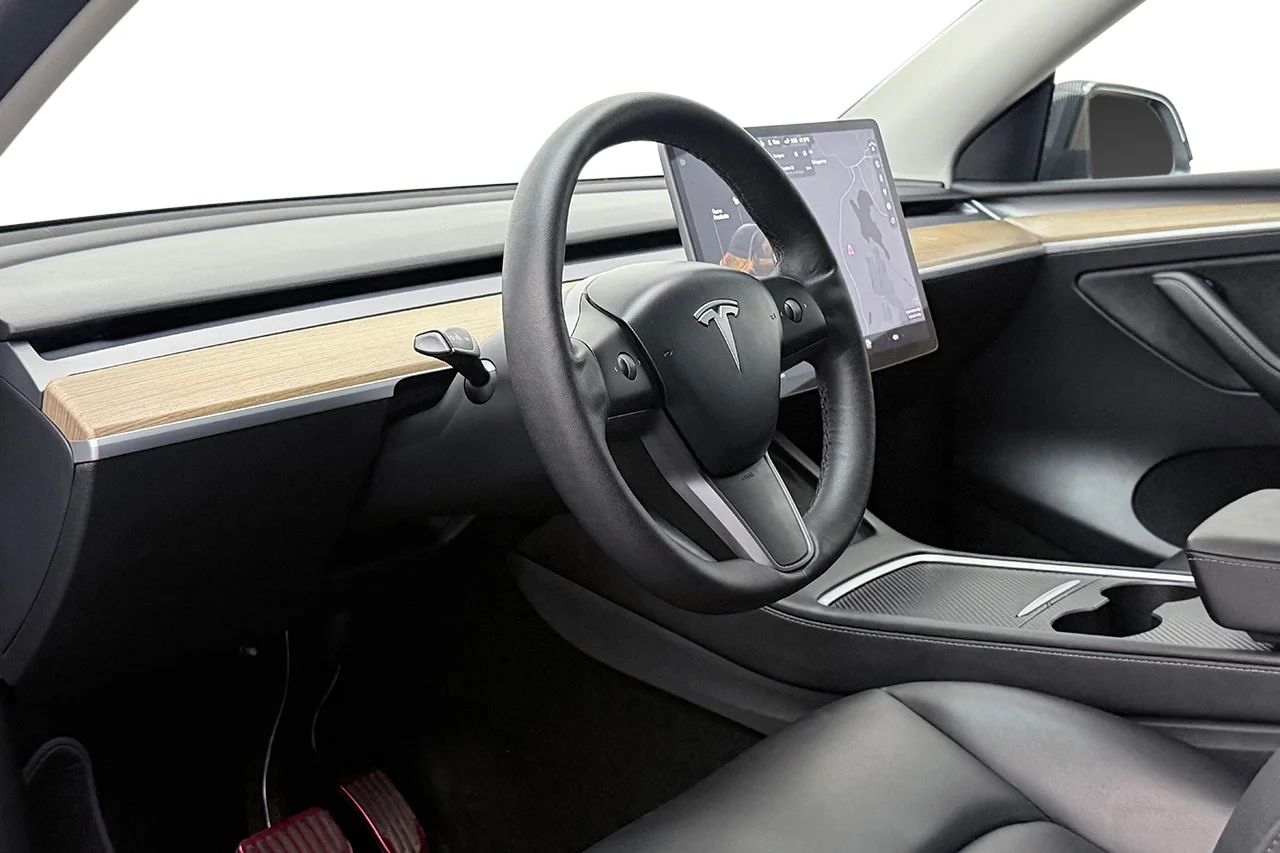 Tesla Model Y Long Range AWD Drag V-Pump Premiumljud AI-Dator 514hk – bild 13 av 37