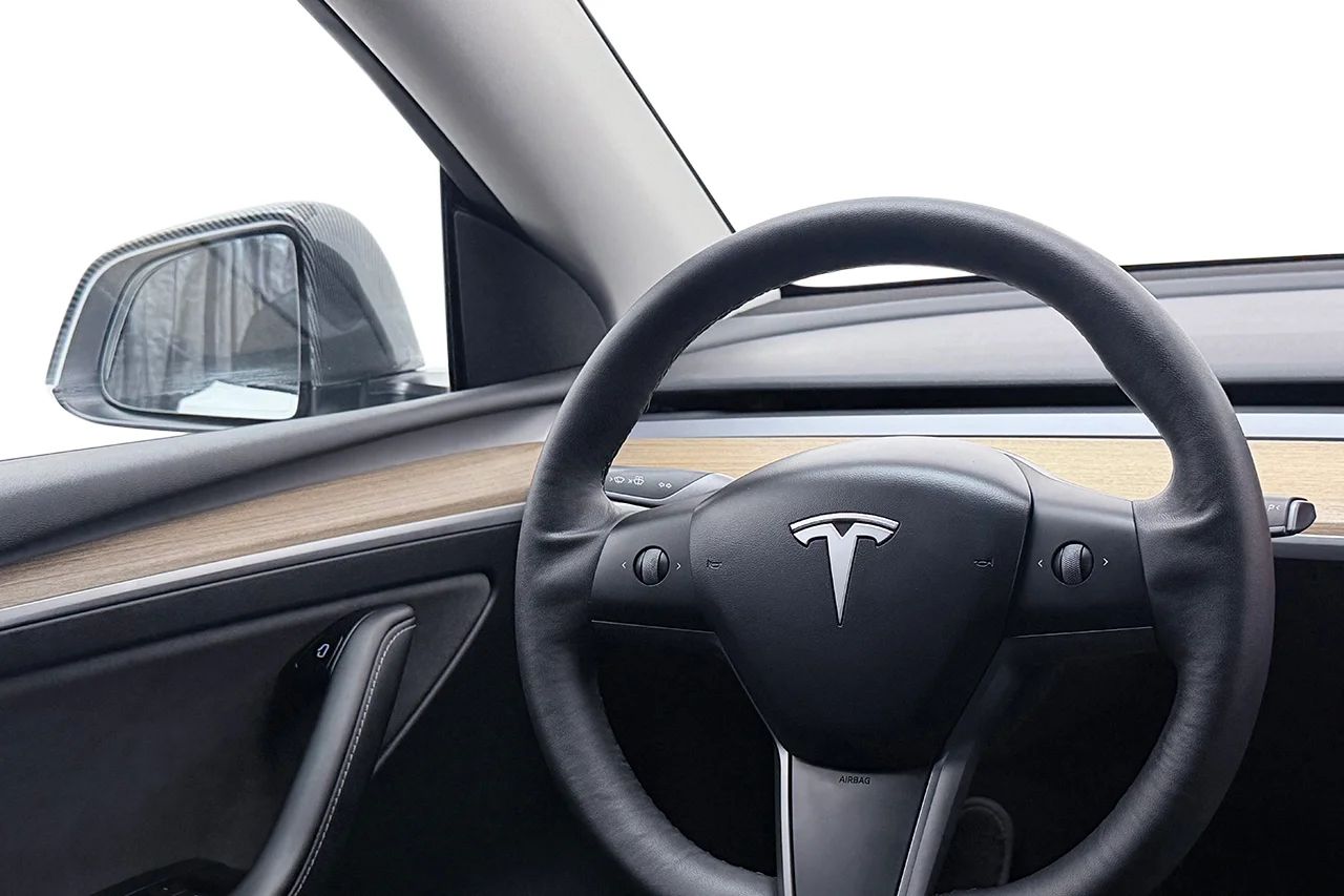 Tesla Model Y Long Range AWD Drag V-Pump Premiumljud AI-Dator 514hk – bild 18 av 37