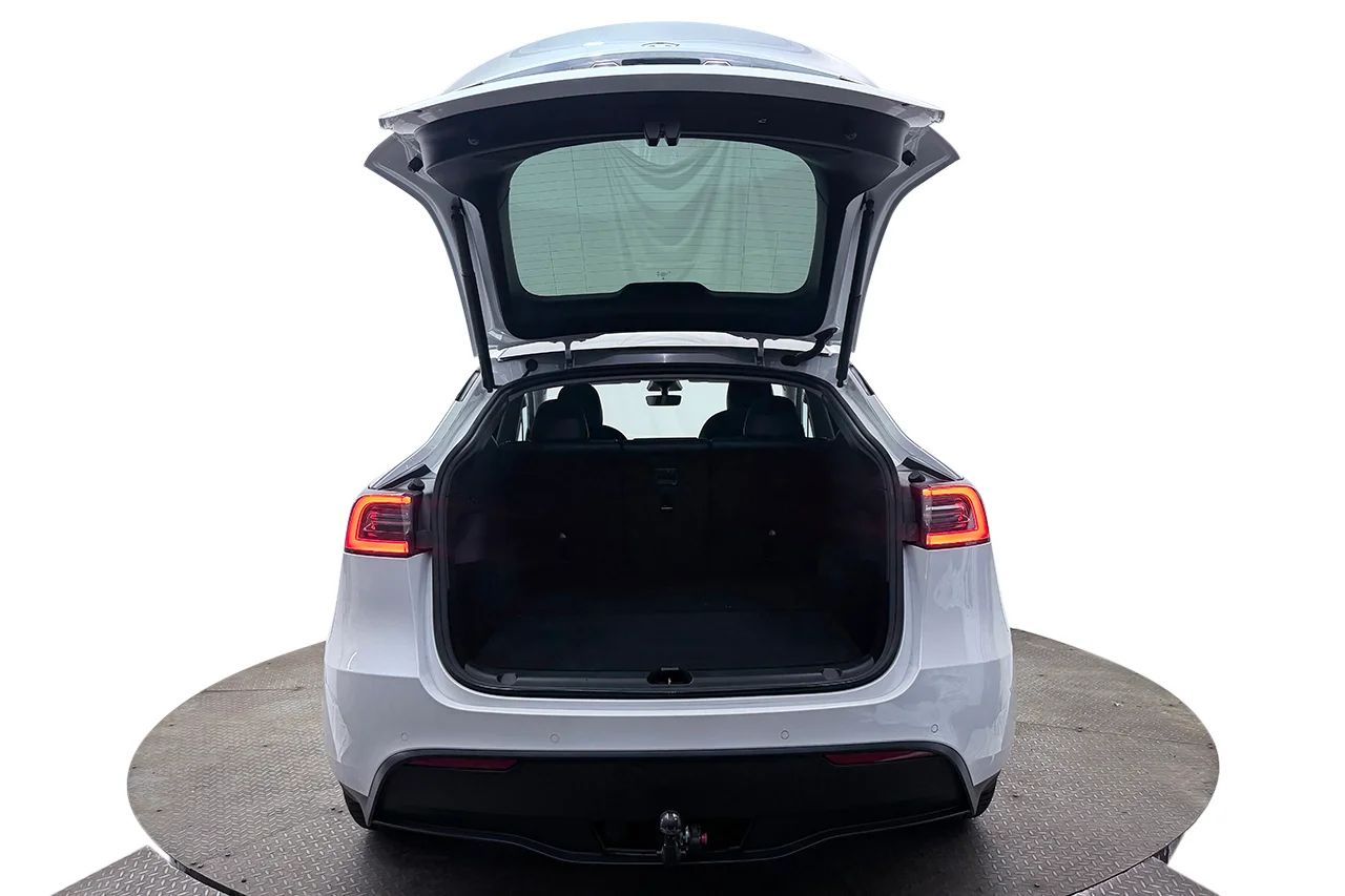 Tesla Model Y Long Range AWD Drag V-Pump Premiumljud AI-Dator 514hk – bild 7 av 37