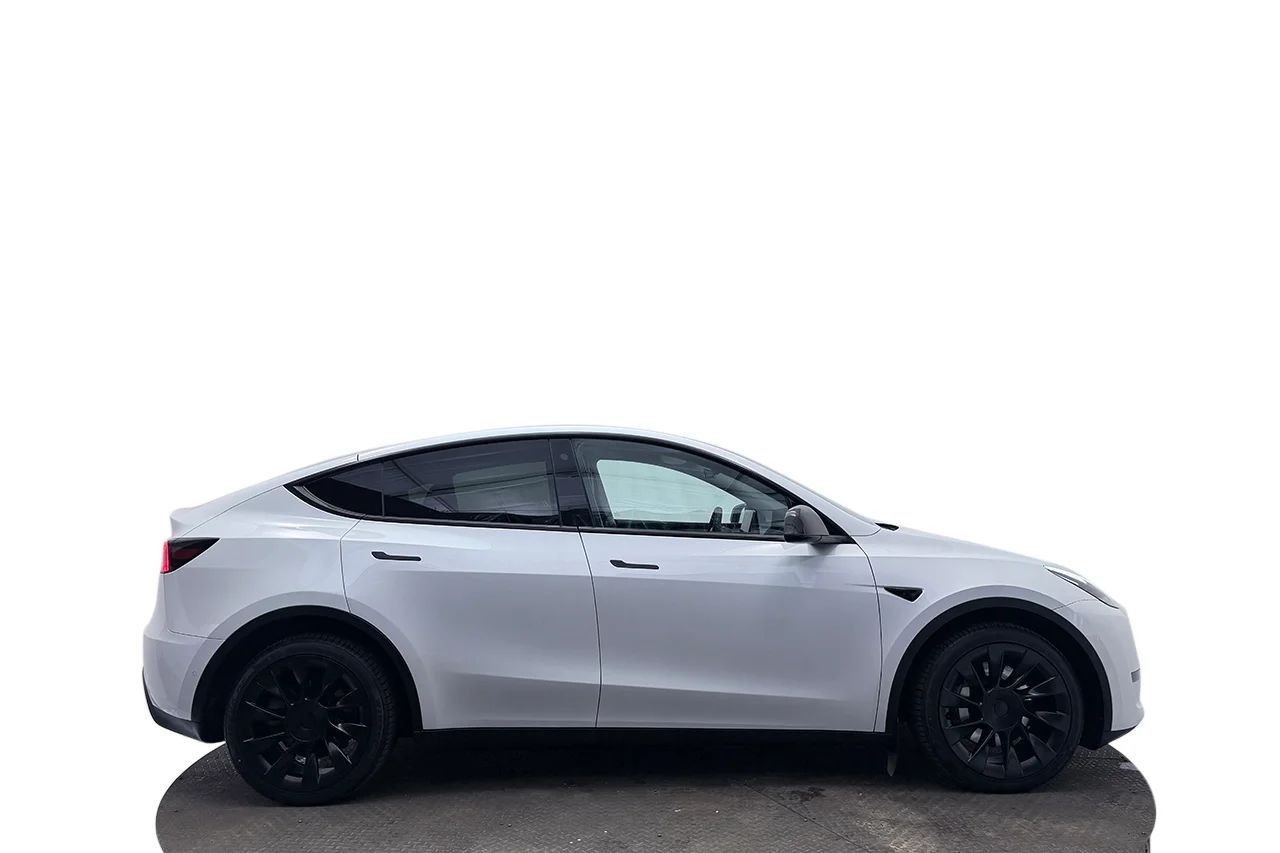 Tesla Model Y Long Range AWD Drag V-Pump Premiumljud AI-Dator 514hk – bild 4 av 37
