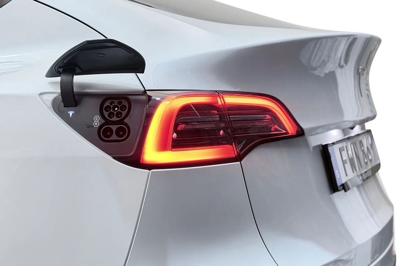 Tesla Model Y Long Range AWD Drag V-Pump Premiumljud AI-Dator 514hk – bild 37 av 37