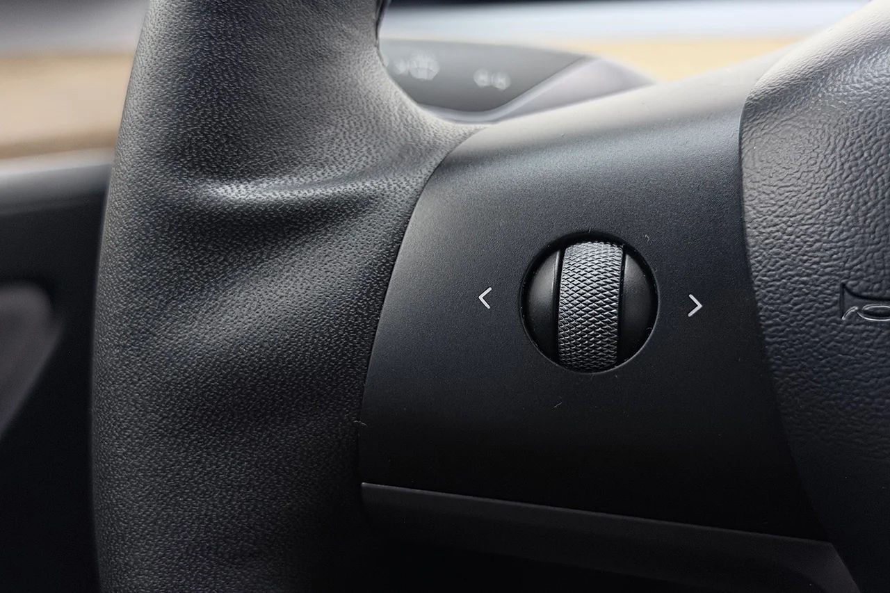Tesla Model Y Long Range AWD Drag V-Pump Premiumljud AI-Dator 514hk – bild 20 av 37