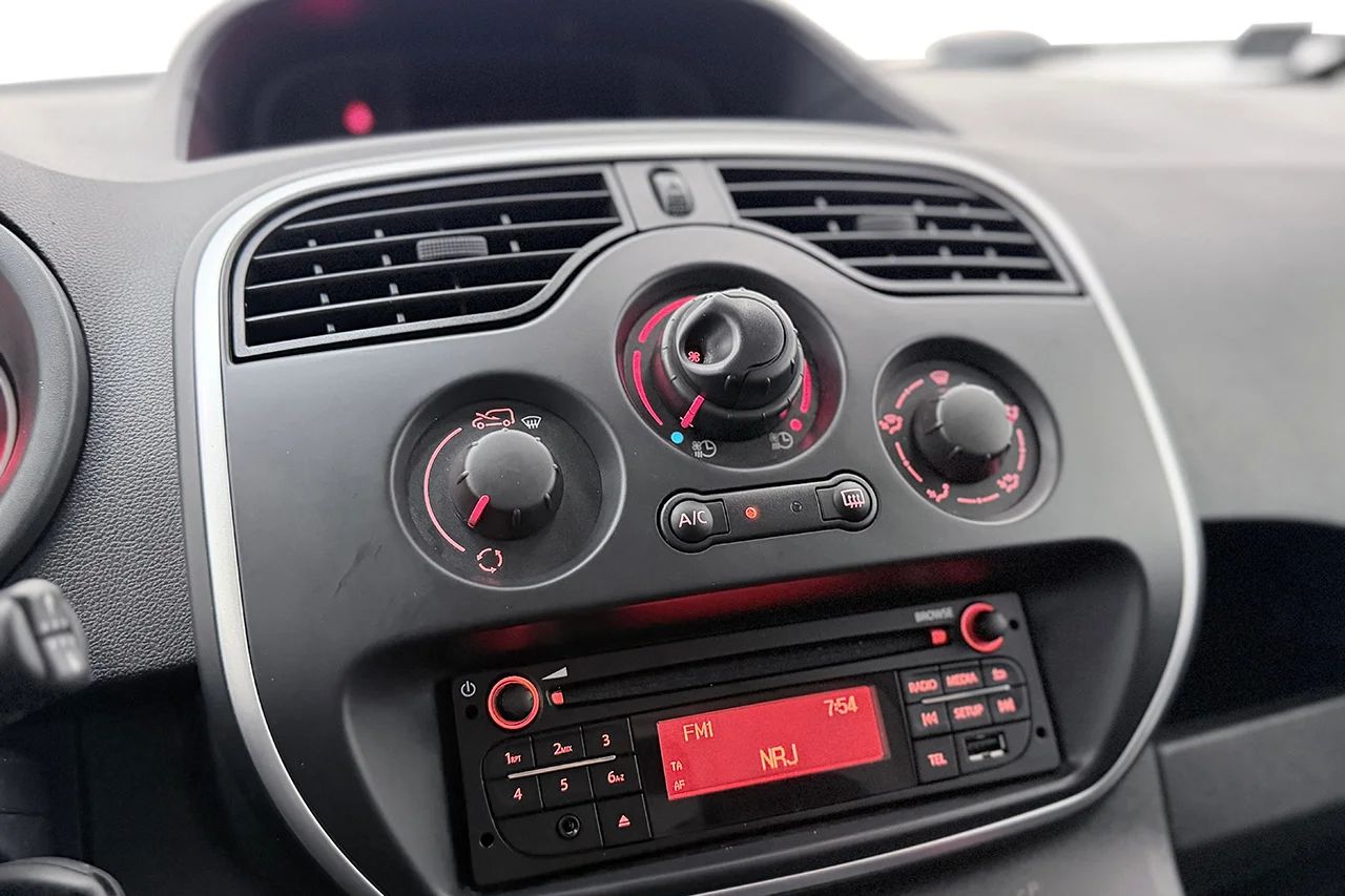 Renault Kangoo ZE Express 33 kWh Batteriköpt Drag Kamera Värmare MOMS – bild 20 av 24