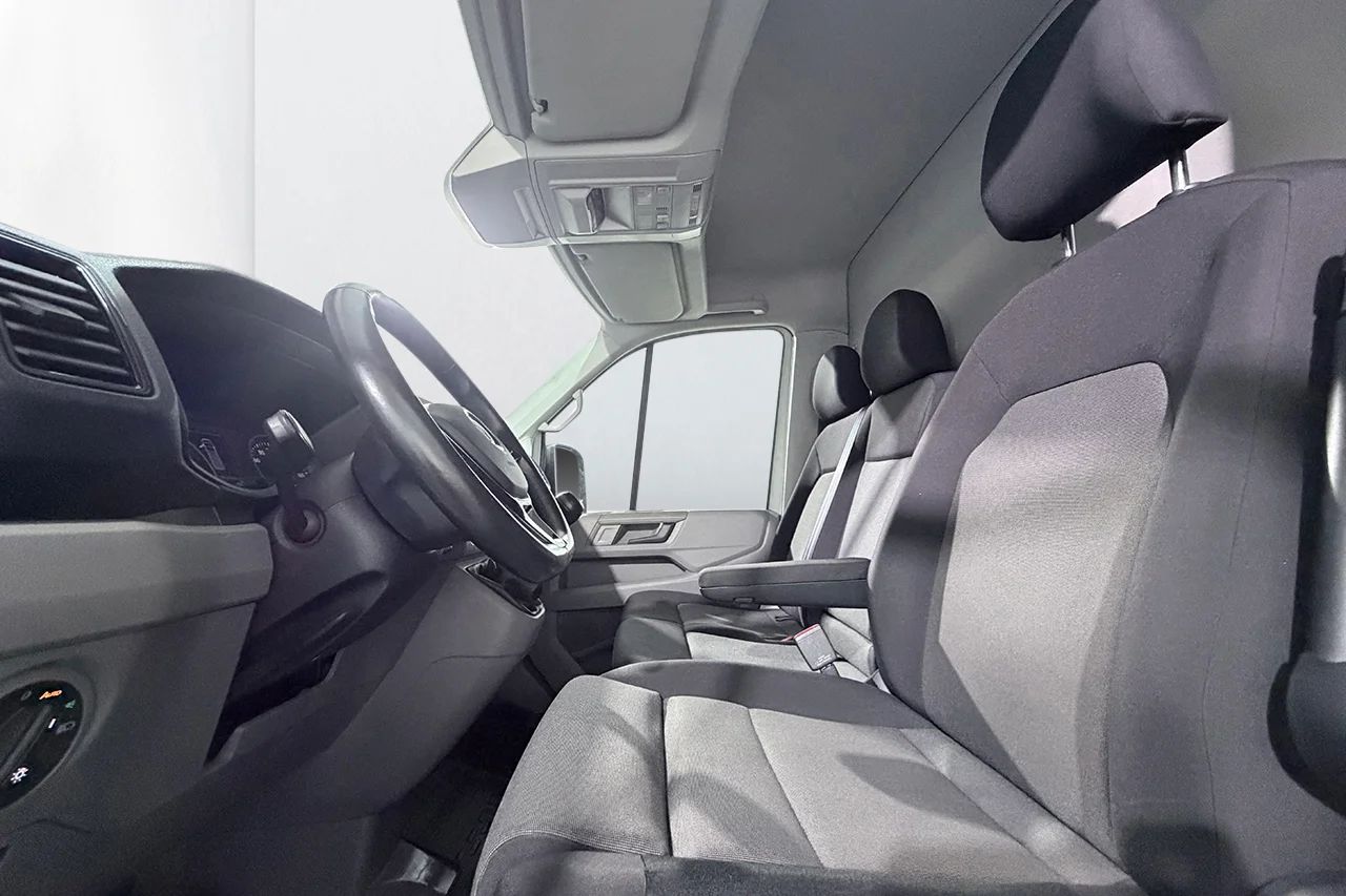 Volkswagen Crafter 35 2.0 TDI L3H2 Drag Inredd 3-sits Kamera Värmare MOMS – bild 13 av 27