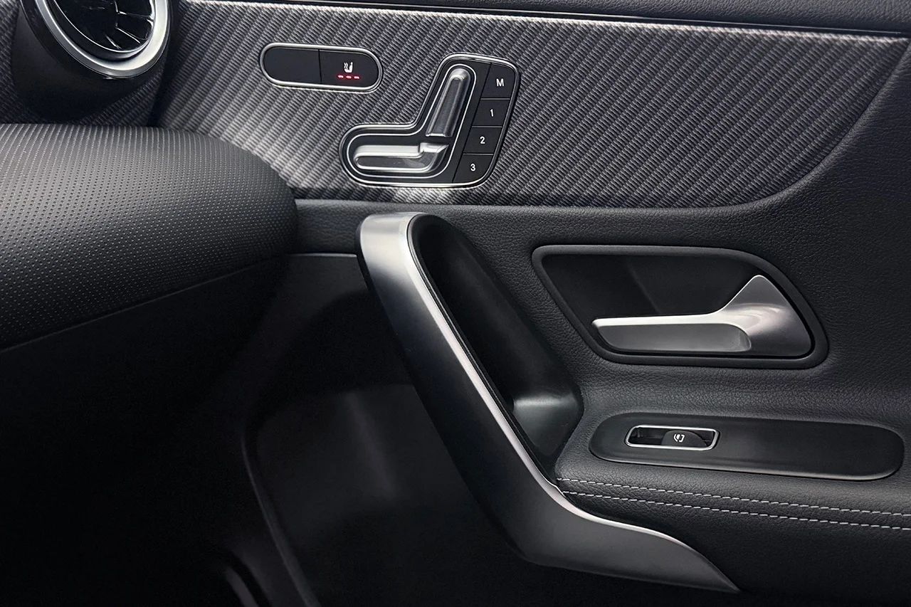 Mercedes-Benz A 200 Sedan Progressive Navi Kamera Cockpit Stolminne MOMS – bild 14 av 35