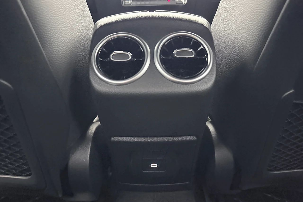 Mercedes-Benz A 200 Sedan Progressive Navi Kamera Cockpit Stolminne MOMS – bild 13 av 35