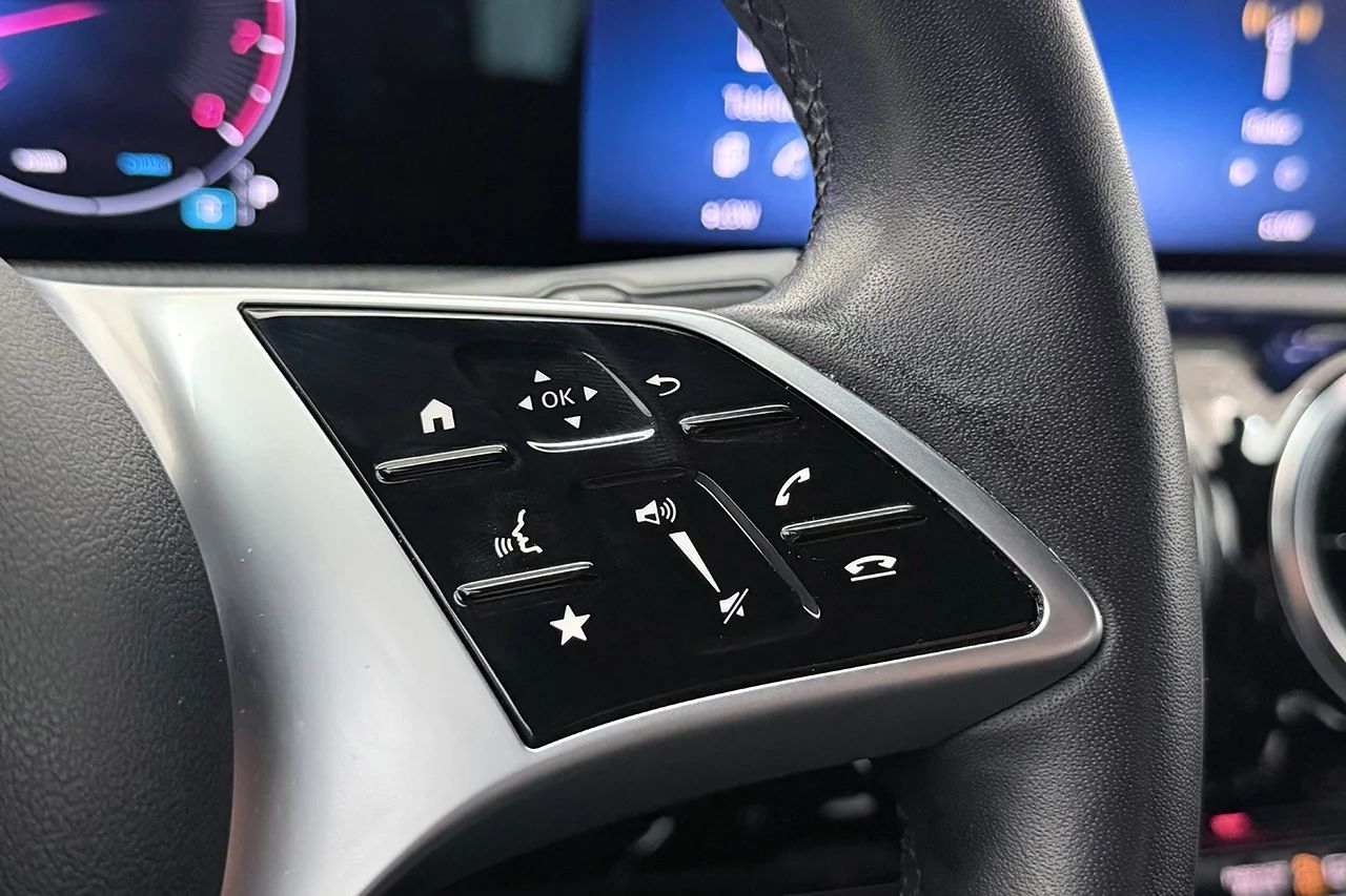 Mercedes-Benz A 200 Sedan Progressive Navi Kamera Cockpit Stolminne MOMS – bild 18 av 35