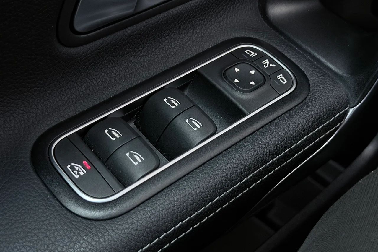 Mercedes-Benz A 200 Sedan Progressive Navi Kamera Cockpit Stolminne MOMS – bild 33 av 35
