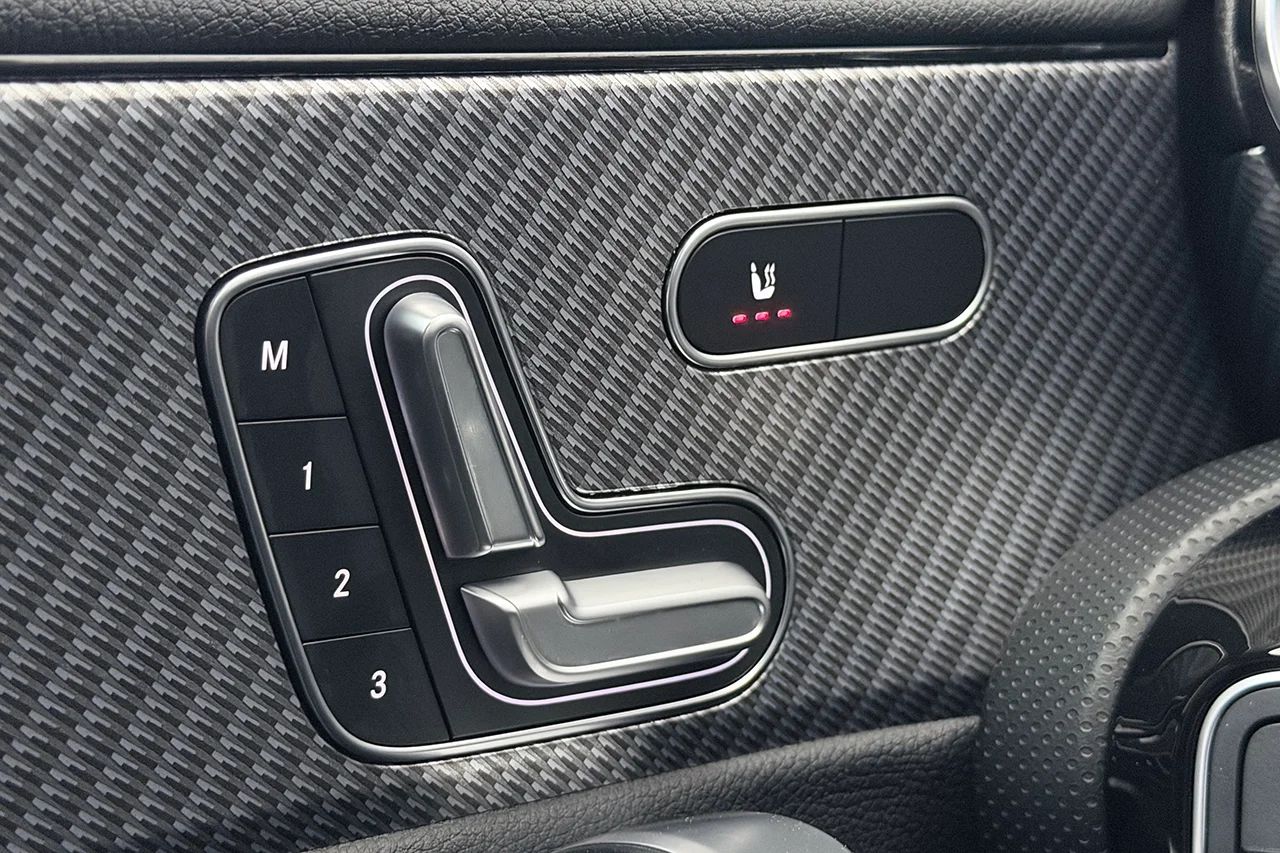 Mercedes-Benz A 200 Sedan Progressive Navi Kamera Cockpit Stolminne MOMS – bild 32 av 35