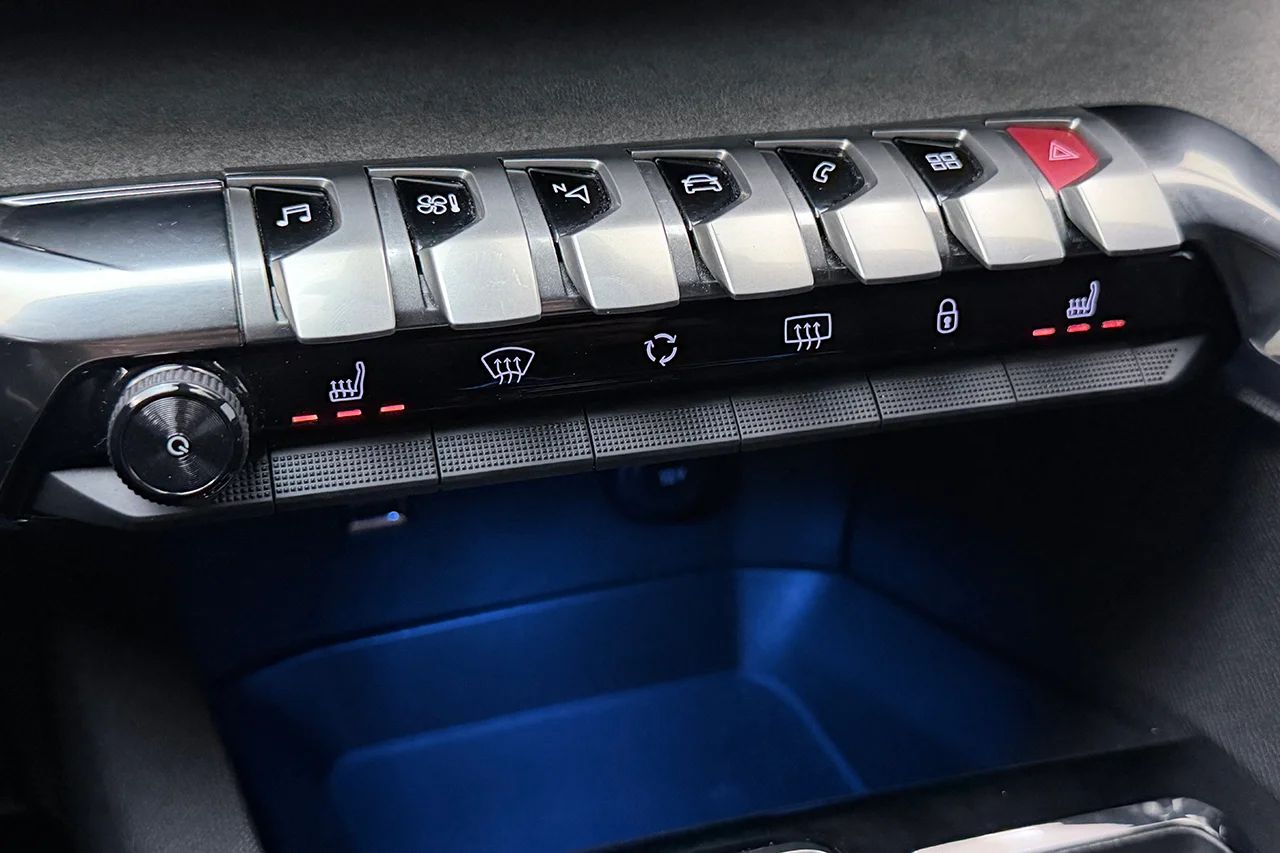 Peugeot 3008 1.2 PureTech GT Navi Kamera AppConnect Delskinn MOMS – bild 28 av 31