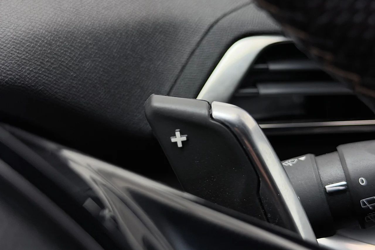 Peugeot 3008 1.2 PureTech GT Navi Kamera AppConnect Delskinn MOMS – bild 21 av 31
