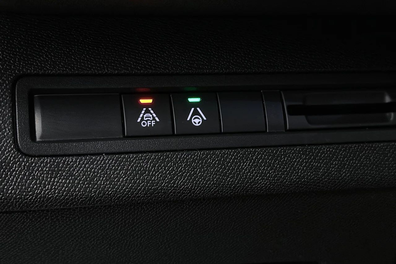 Peugeot 3008 1.2 PureTech GT Navi Kamera AppConnect Delskinn MOMS – bild 30 av 31