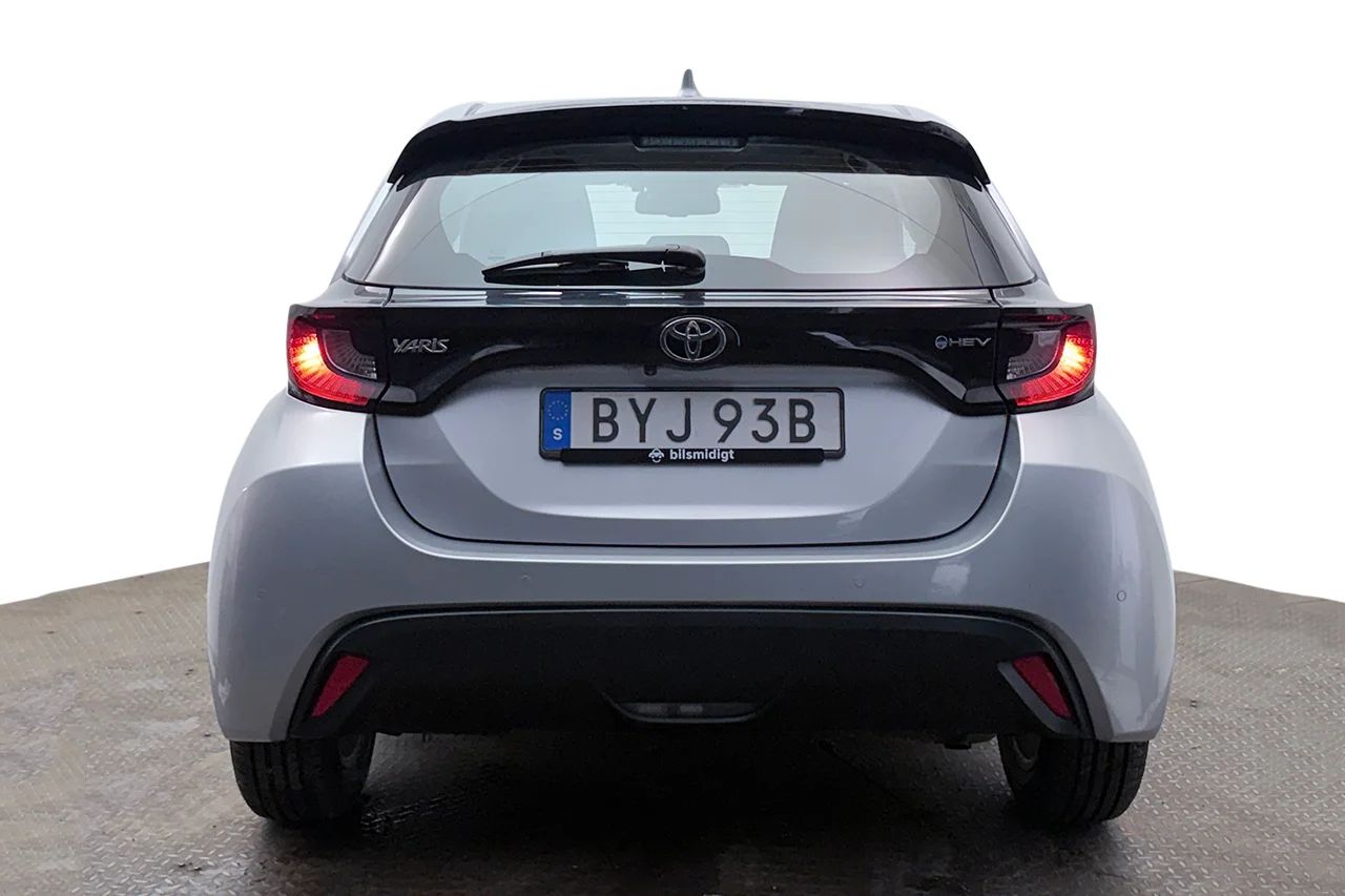 Toyota Yaris Hybrid Kamera P-Sens Filassist Rattvärme MOMS 116hk – bild 6 av 27