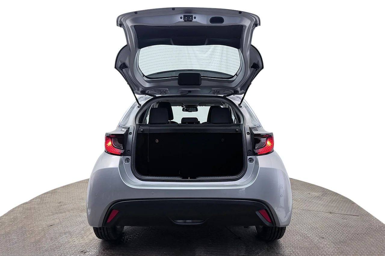 Toyota Yaris Hybrid Kamera P-Sens Filassist Rattvärme MOMS 116hk – bild 7 av 27