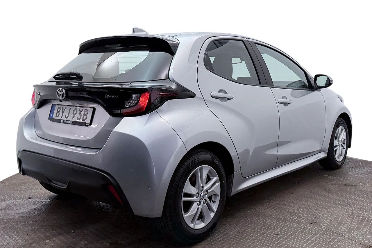 Toyota Yaris Hybrid Kamera P-Sens Filassist Rattvärme MOMS 116hk – bild 5 av 27