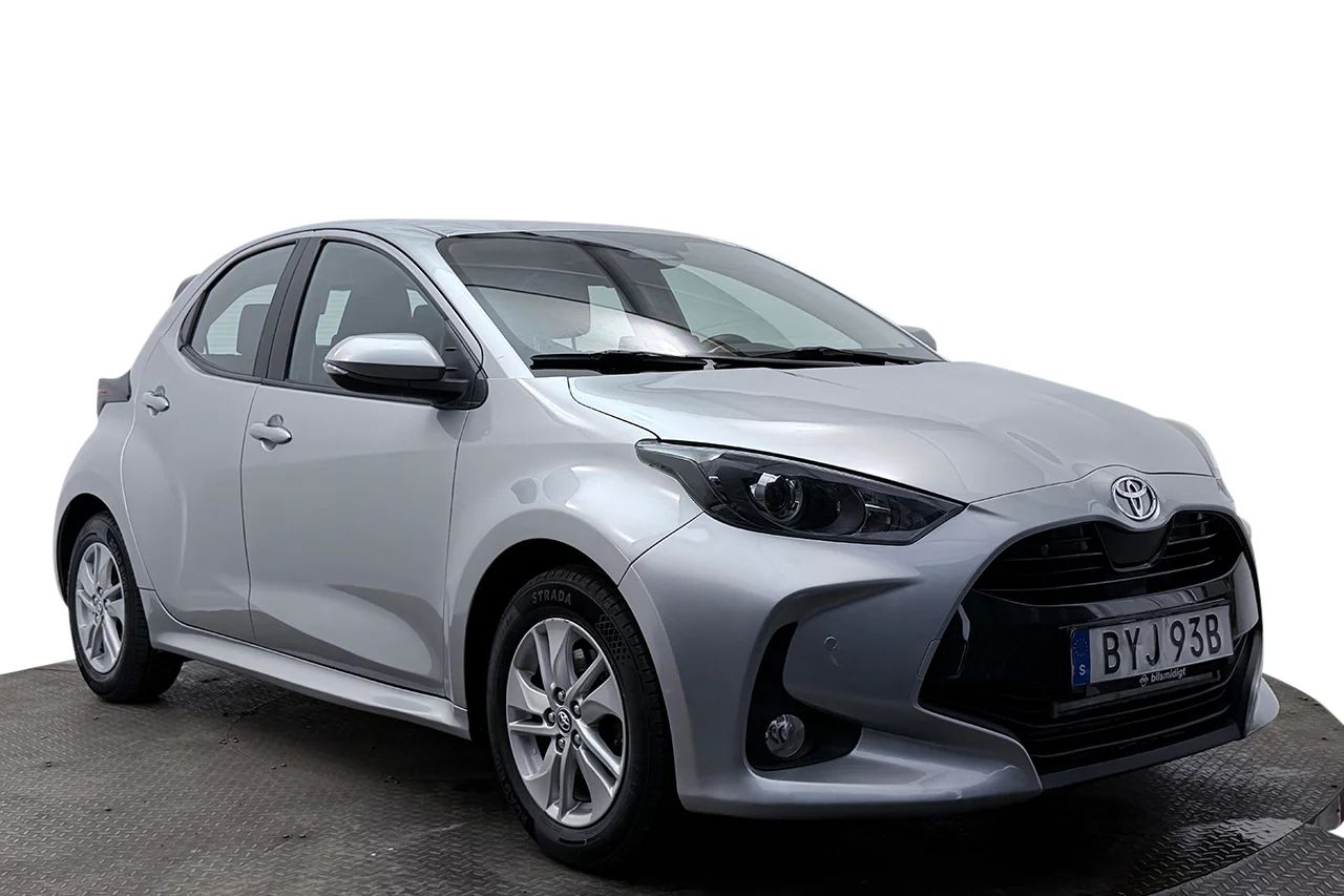Toyota Yaris Hybrid Kamera P-Sens Filassist Rattvärme MOMS 116hk – bild 3 av 27