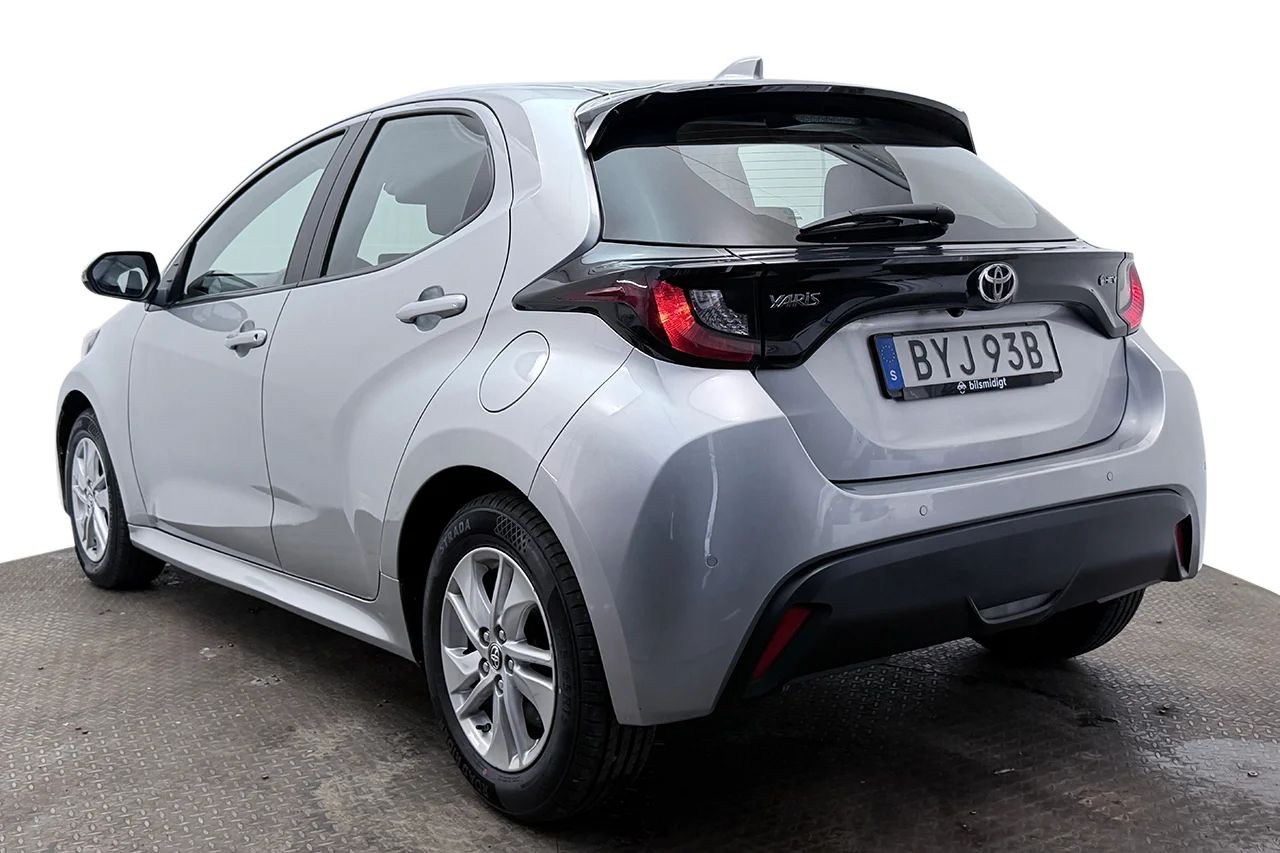 Toyota Yaris Hybrid Kamera P-Sens Filassist Rattvärme MOMS 116hk – bild 8 av 27