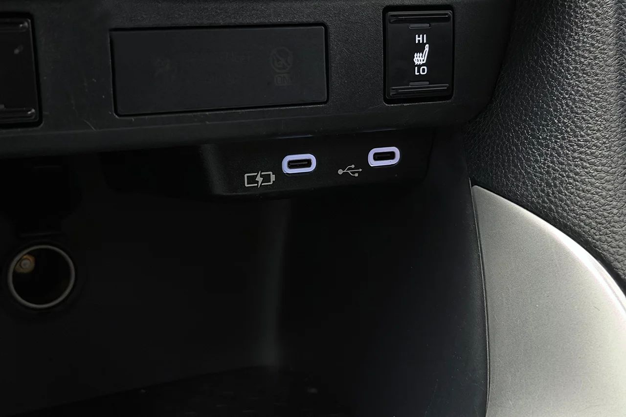 Toyota Yaris Hybrid Kamera P-Sens Filassist Rattvärme MOMS 116hk – bild 26 av 27
