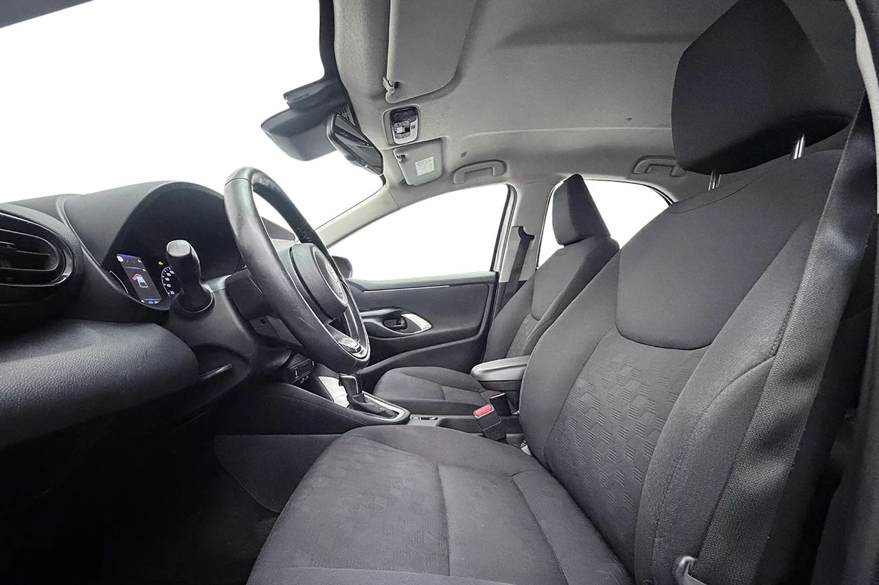 Toyota Yaris Hybrid Kamera P-Sens Filassist Rattvärme MOMS 116hk – bild 11 av 27
