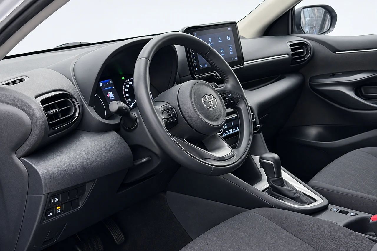 Toyota Yaris Hybrid Kamera P-Sens Filassist Rattvärme MOMS 116hk – bild 12 av 27