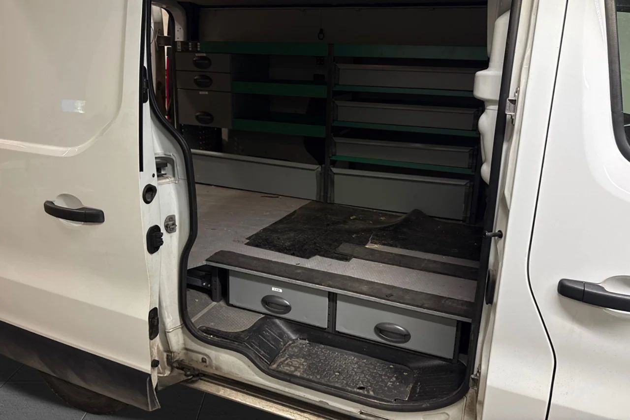 Renault Trafic Skåpbil 2.9t 1.6 dCi Drag Inredd 3sits Värmare MOMS – bild 6 av 8