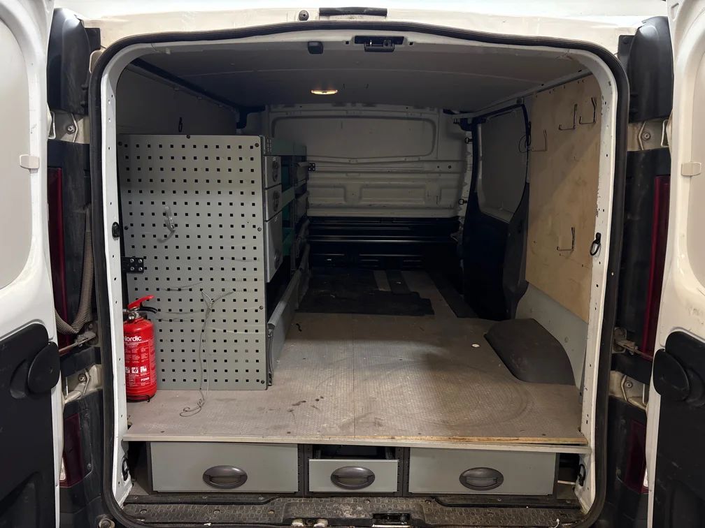 Renault Trafic Skåpbil 2.9t 1.6 dCi Drag Inredd 3sits Värmare MOMS – bild 7 av 8