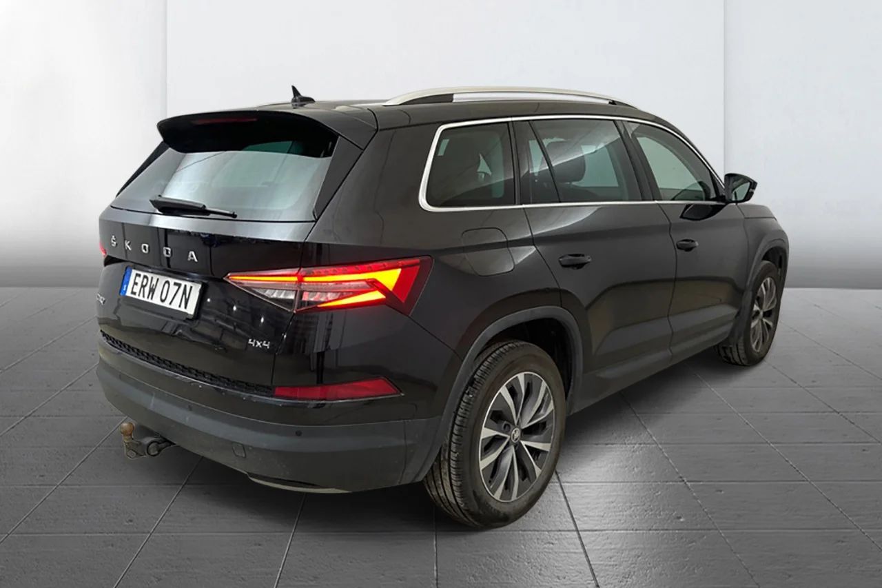 Skoda Kodiaq 2.0 TSI 4x4 Aut Style Drag Kamera Värmare Suedia MOMS – bild 5 av 9