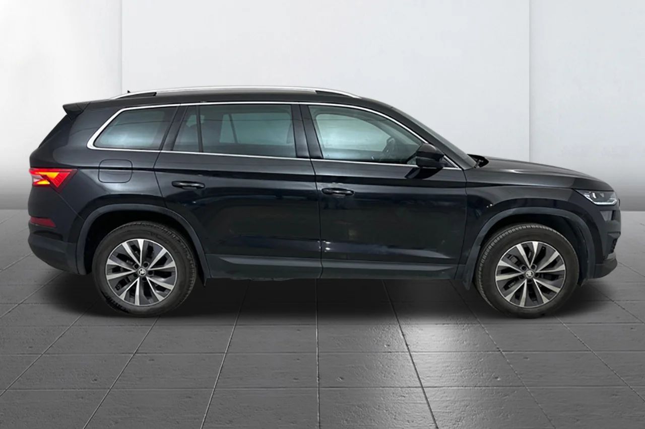 Skoda Kodiaq 2.0 TSI 4x4 Aut Style Drag Kamera Värmare Suedia MOMS – bild 4 av 9