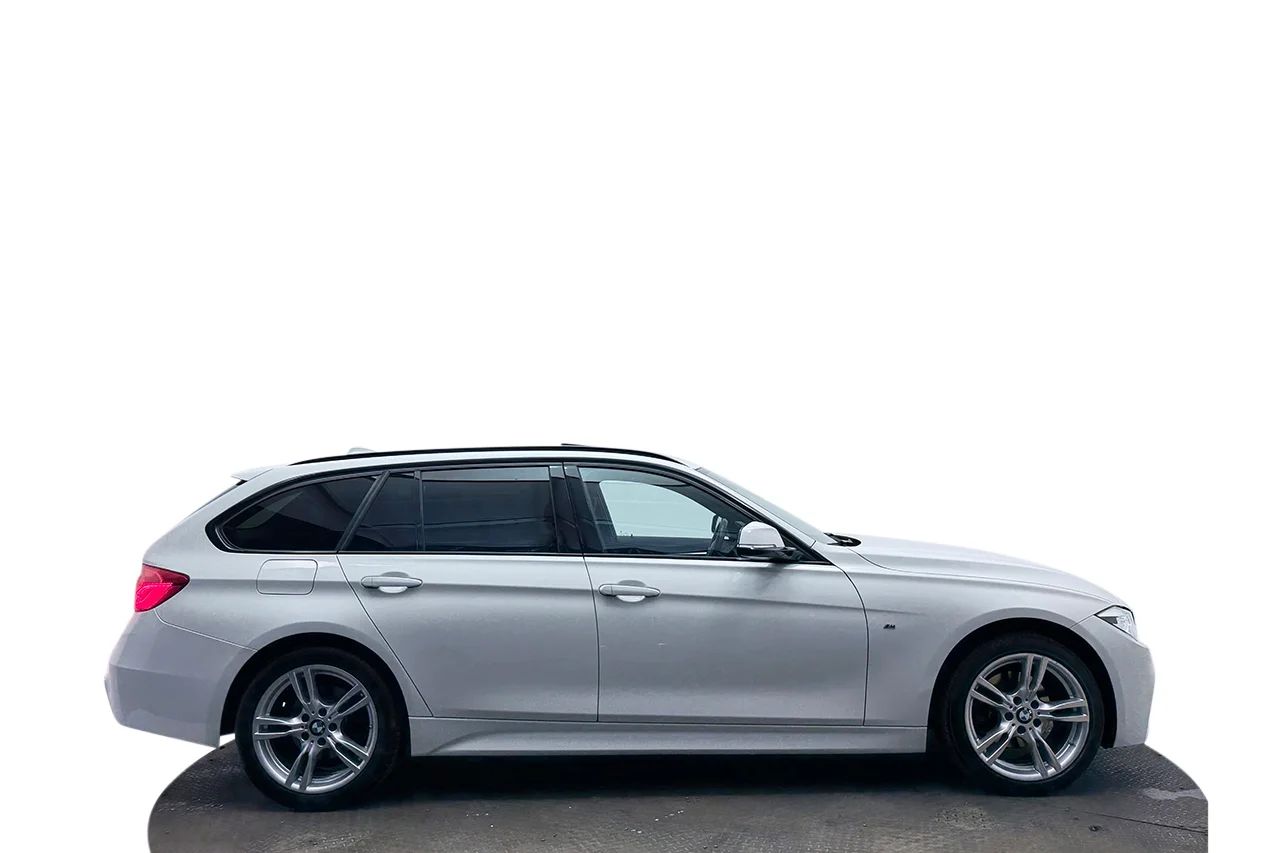 BMW 320d xDrive Touring Automat M Sport Drag Pano Navi Kamera Cockpit 190hk – bild 4 av 30