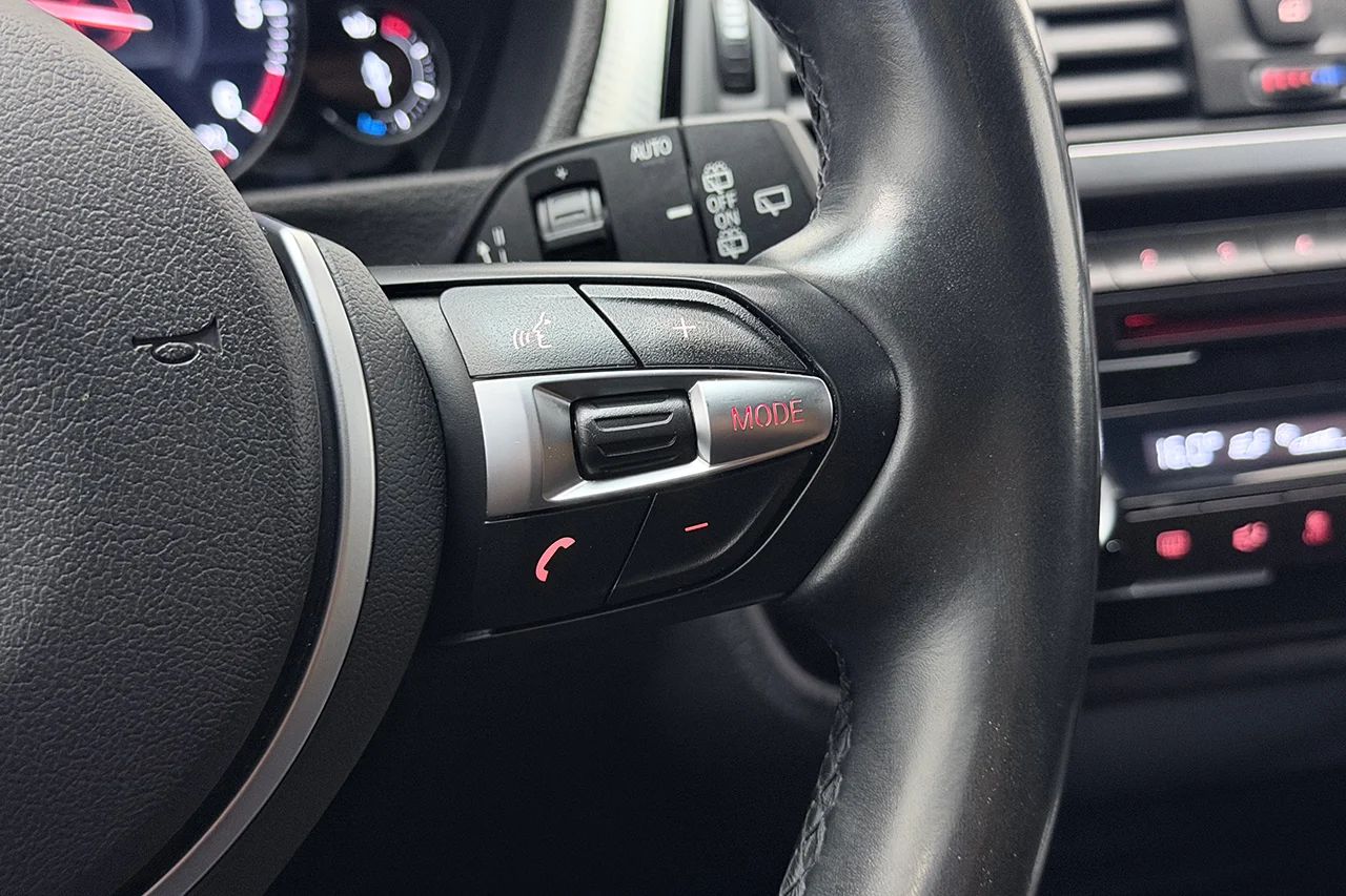BMW 320d xDrive Touring Automat M Sport Drag Pano Navi Kamera Cockpit 190hk – bild 19 av 30