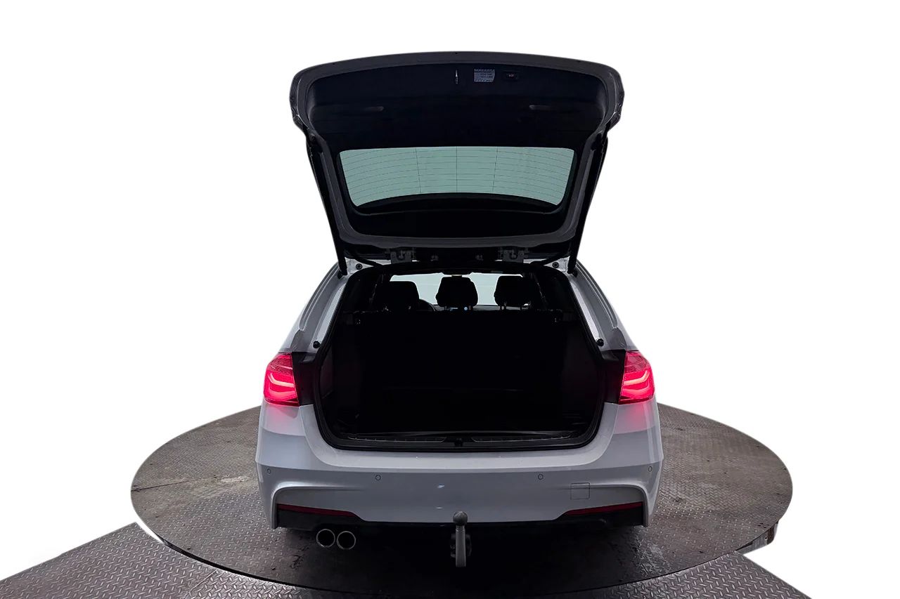 BMW 320d xDrive Touring Automat M Sport Drag Pano Navi Kamera Cockpit 190hk – bild 7 av 30